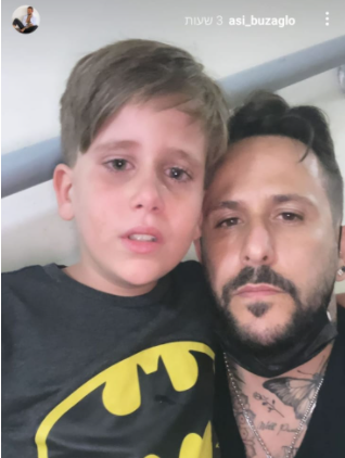 בנו של אסי בוזגלו בוכה בזמן האזעקות