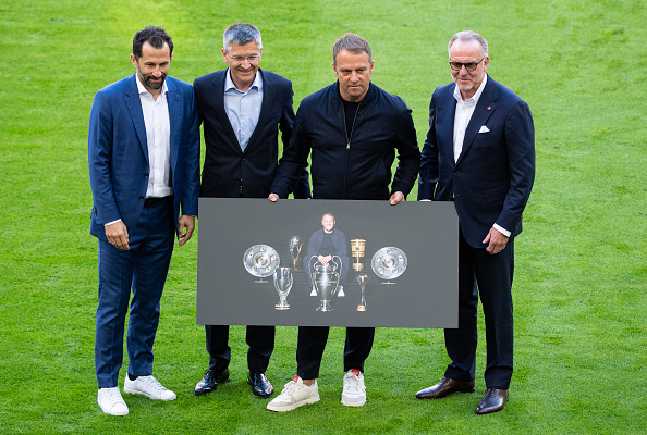 האנזי פליק עם הנהלת באיירן