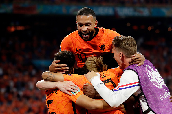 שחקני נבחרת הולנד חוגגים