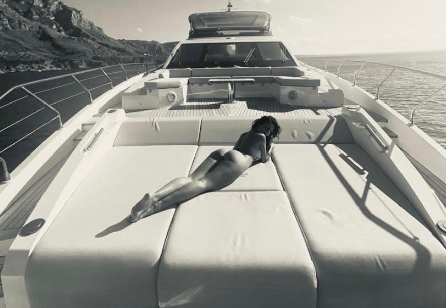 ללא חלק תחתון. ג'ורג'ינה רודריגס