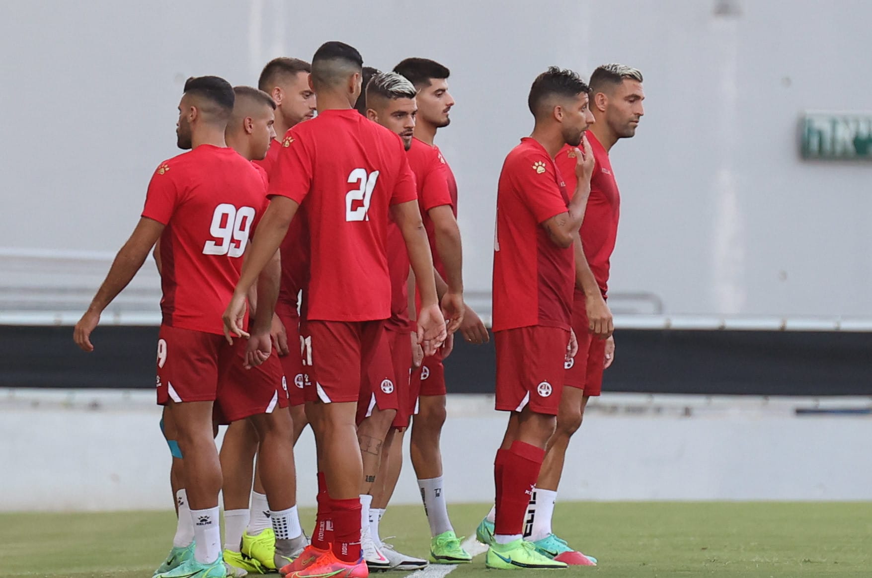 איתי שכטר, דור מיכה שחקני הפועל באר שבע בחימום