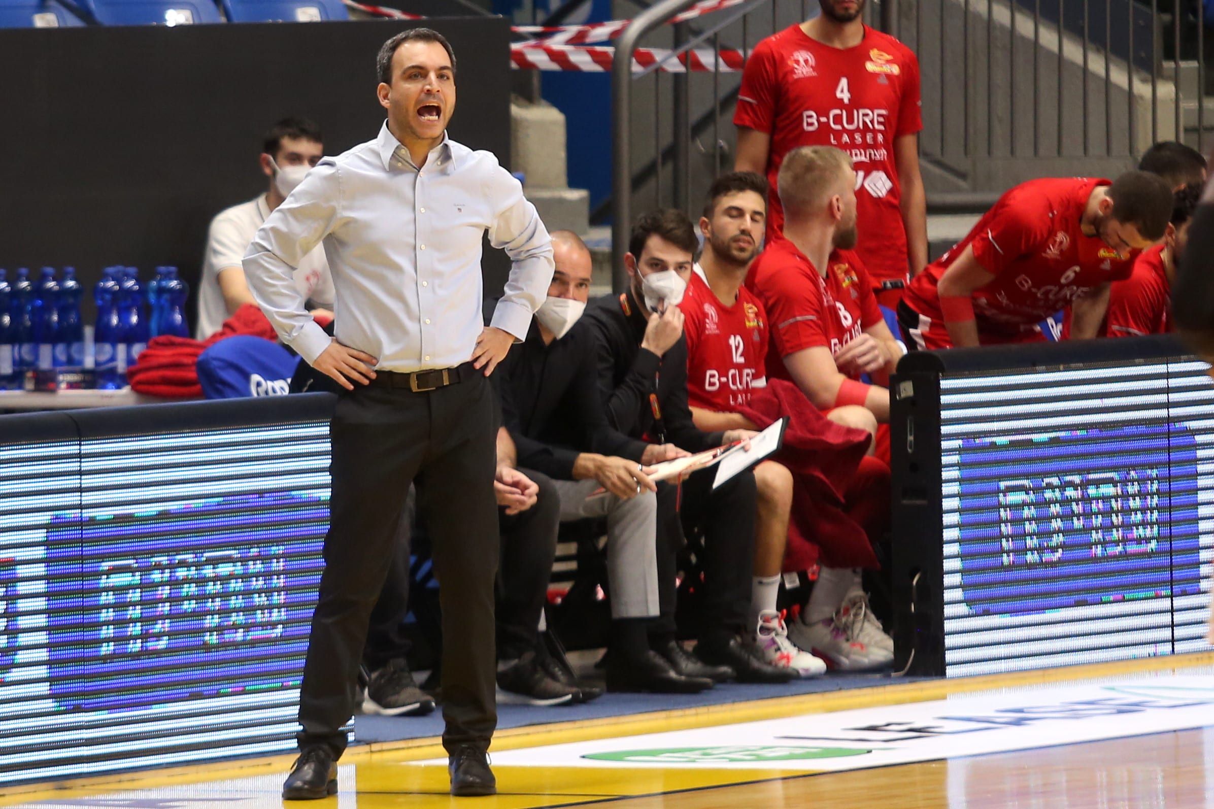 מאמן הפועל חיפה בכדורסל אלעד חסין