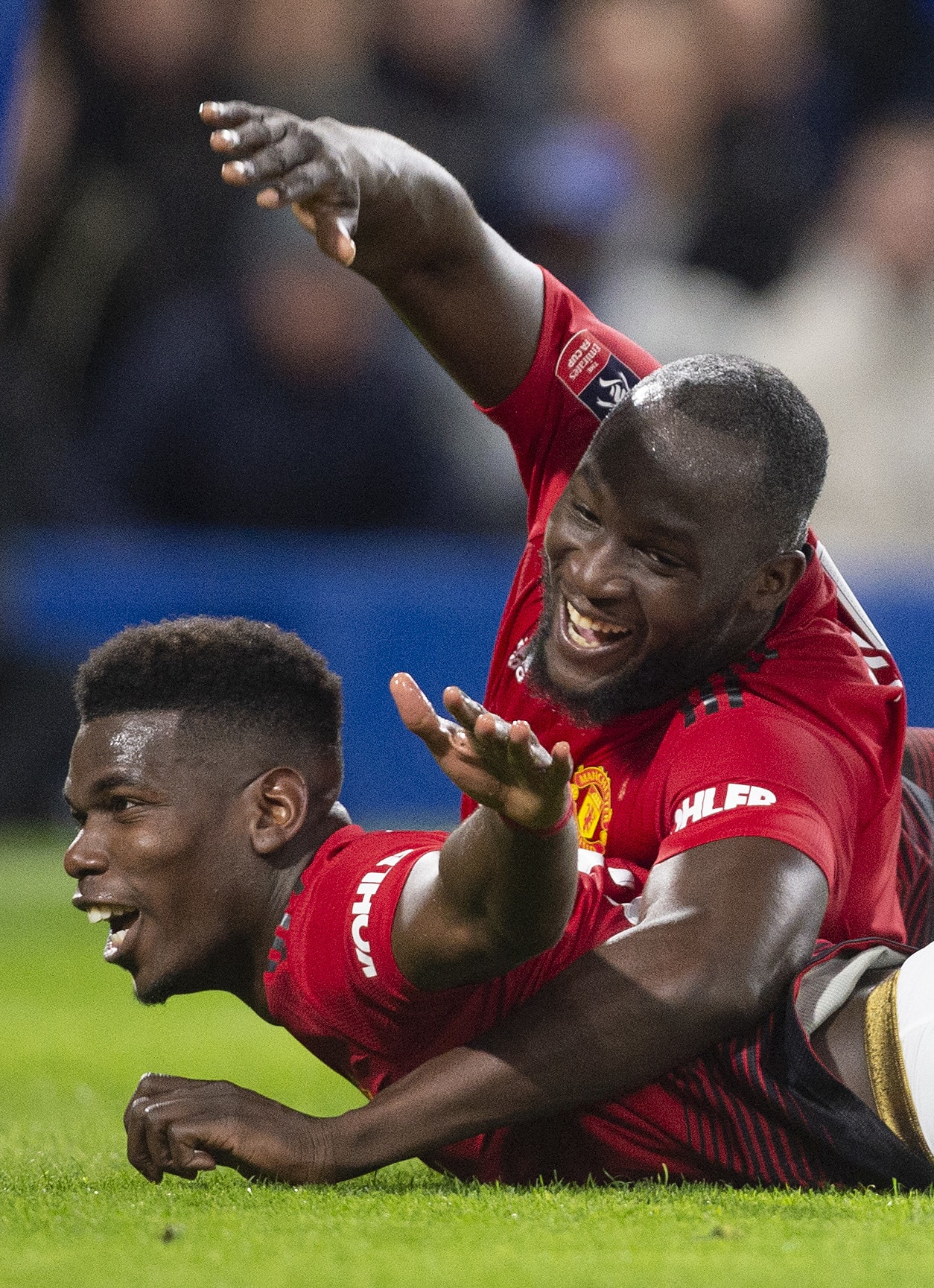 רומלו לוקאקו עם פול פוגבה במדי מנצ'סטר יונייטד