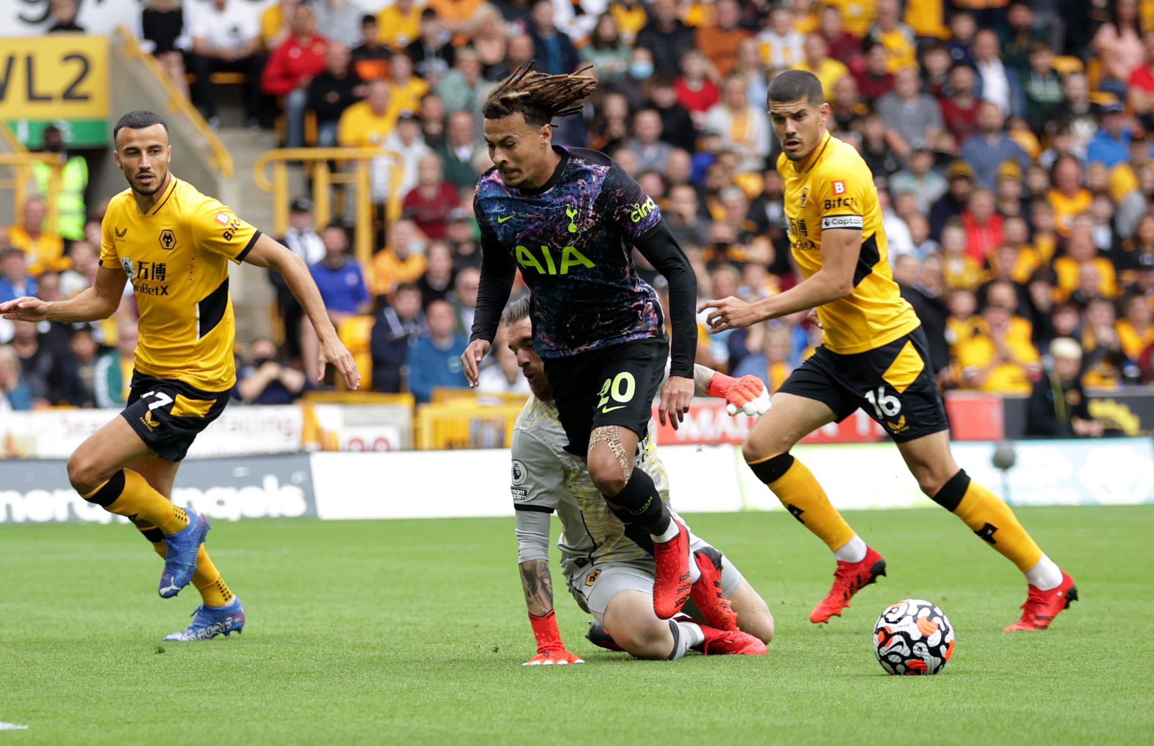 דלה עלי שחקן טוטנהאם מול ז'וזה סה שחקן וולבס