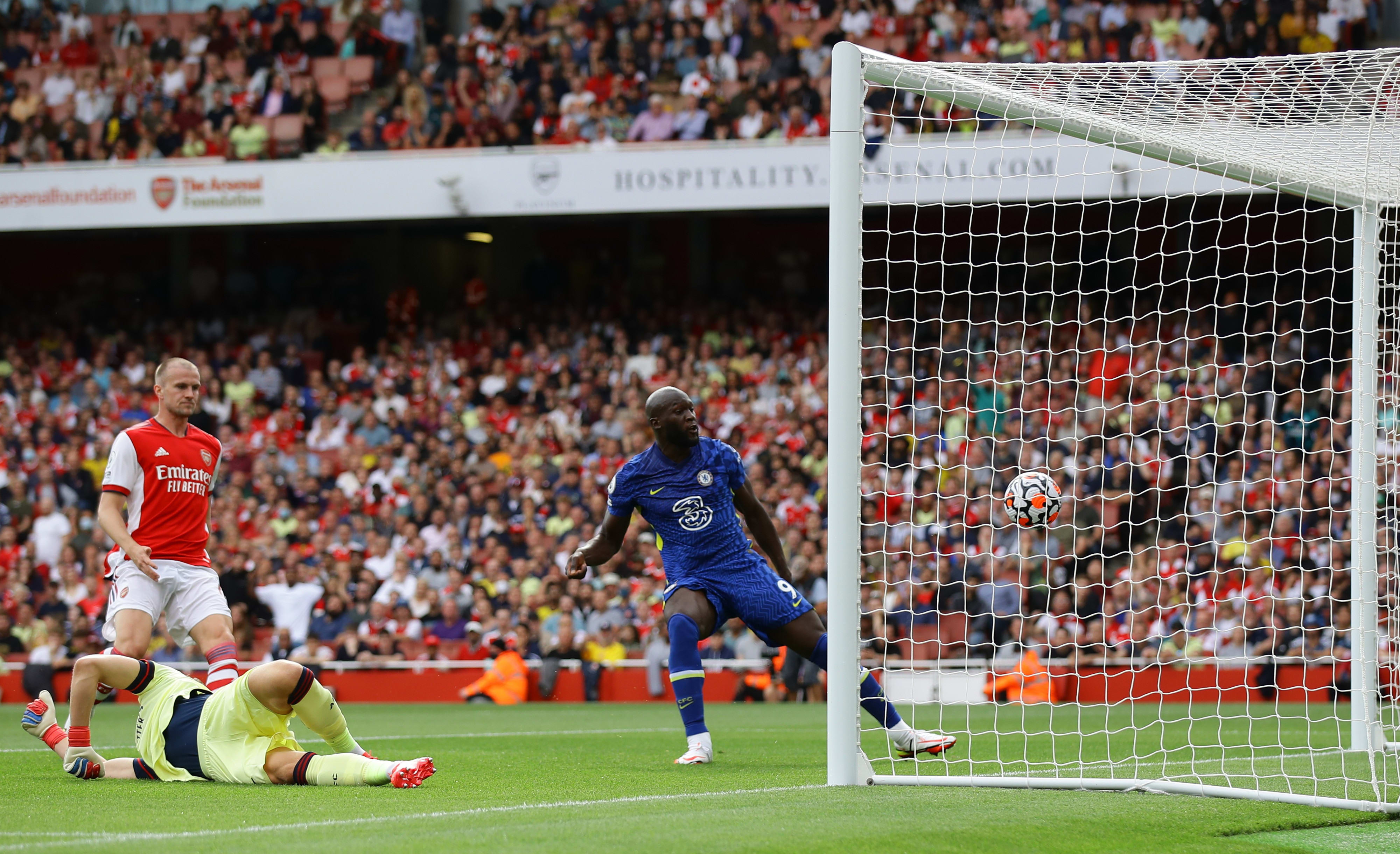 רומלו לוקאקו שחקן צ'לסי כובש לרשת ארסנל