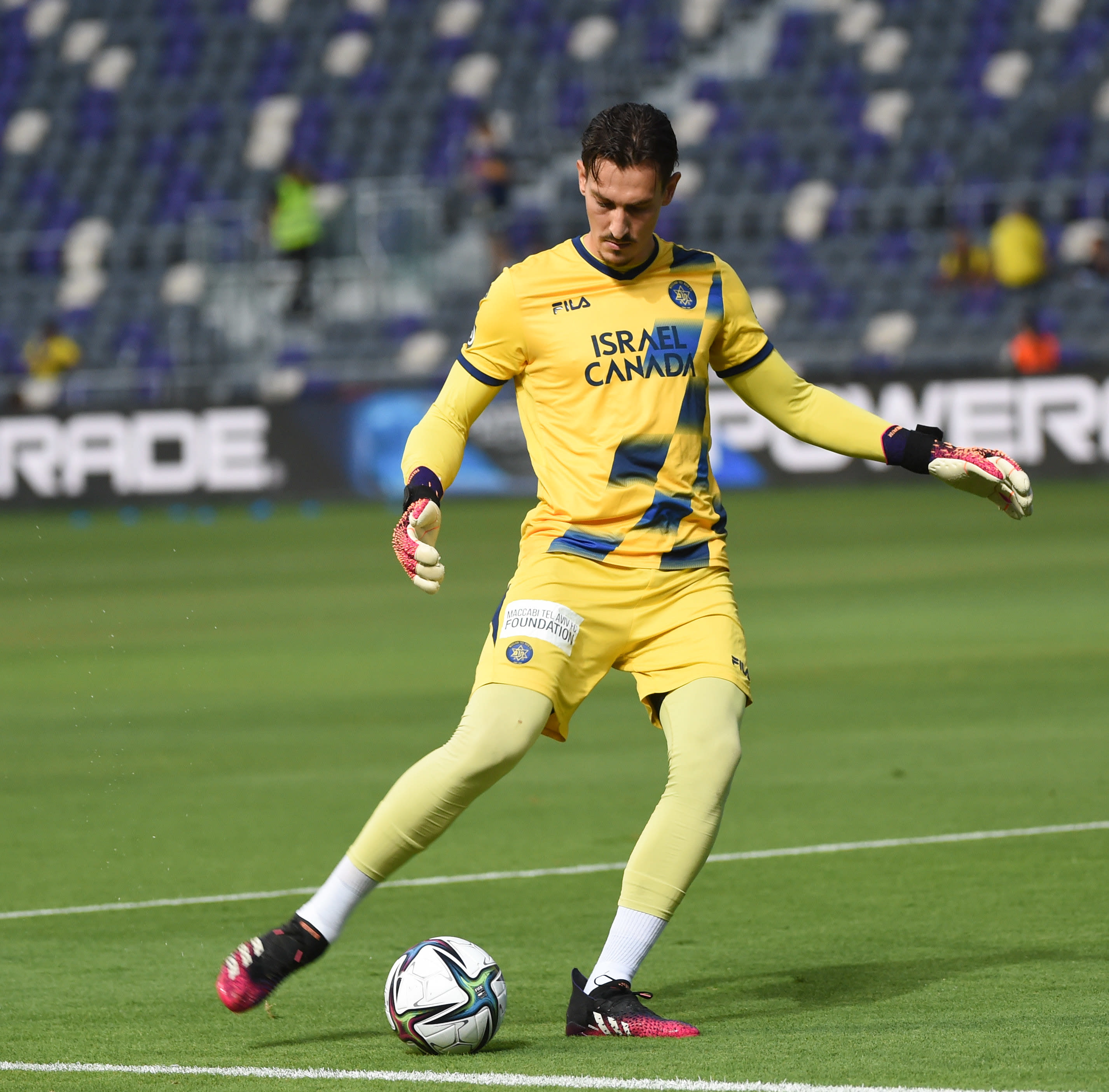 שוער מכבי תל אביב אנדראס יאניוטיס