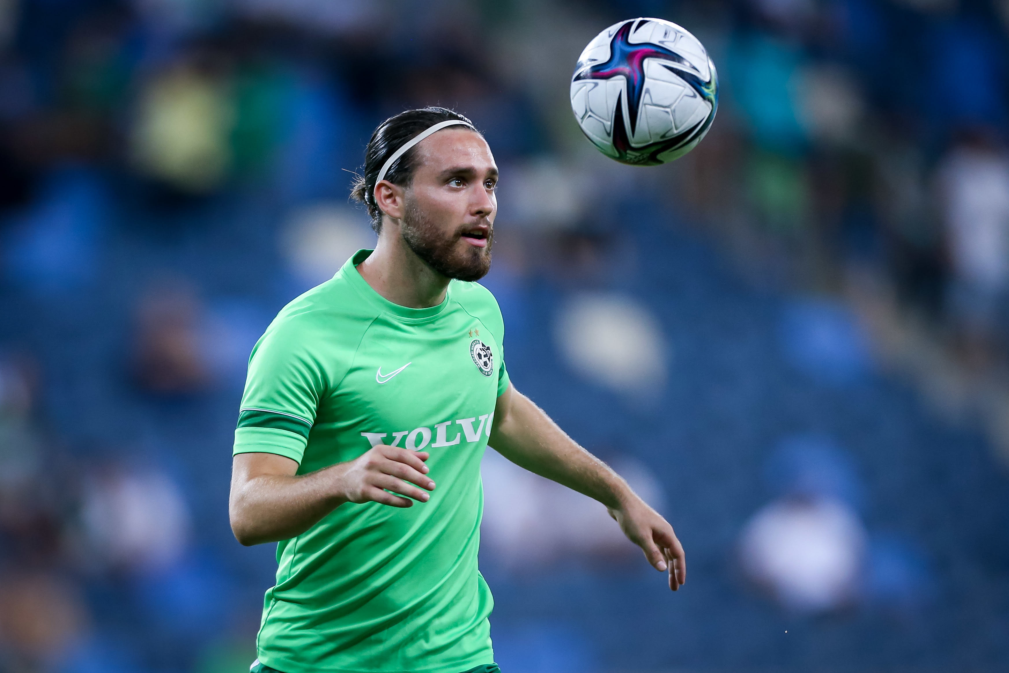 עופרי ארד שחקן מכבי חיפה בחימום