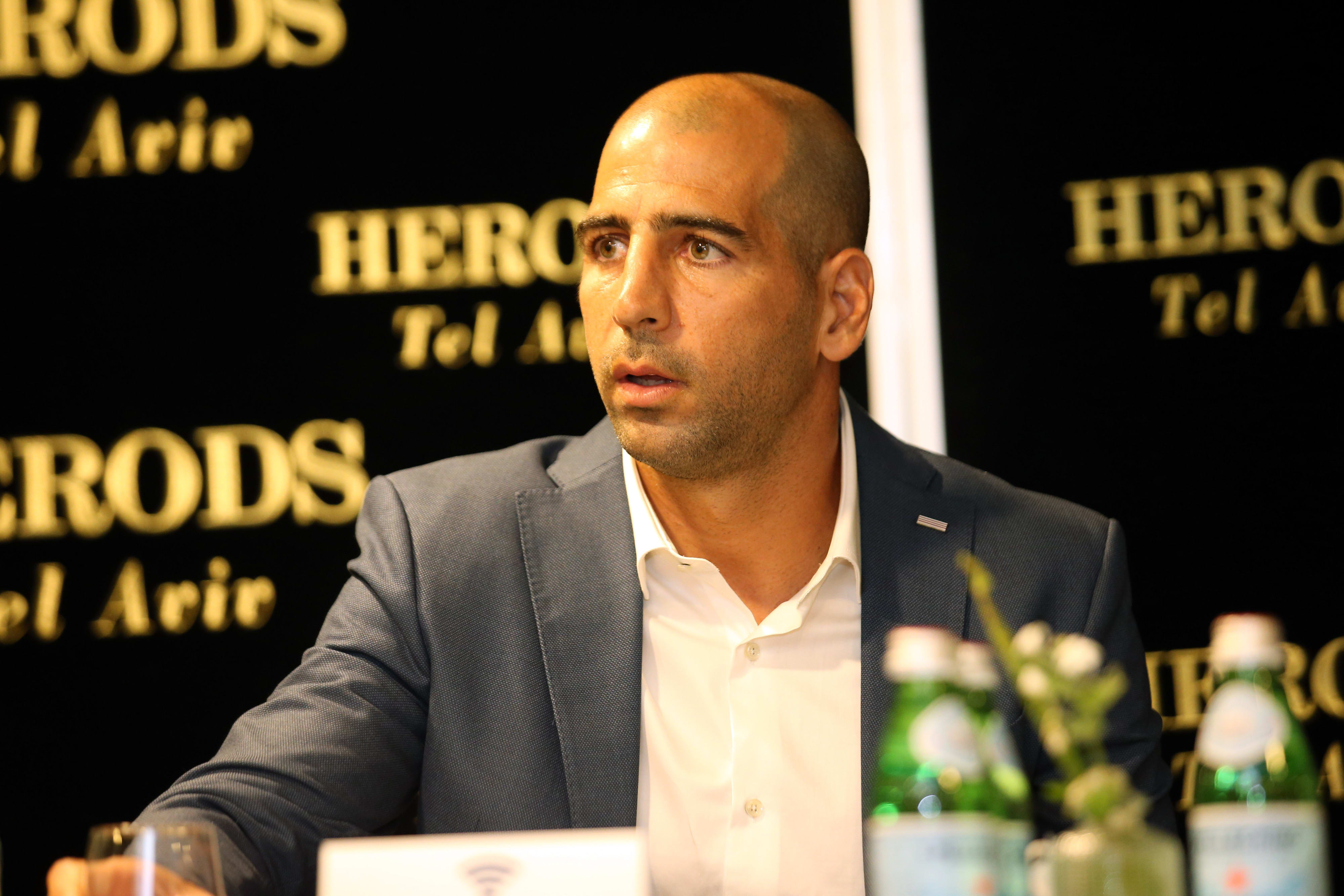 טל בן חיים בלם מכבי תל אביב לשעבר מסיבת עיתונאים