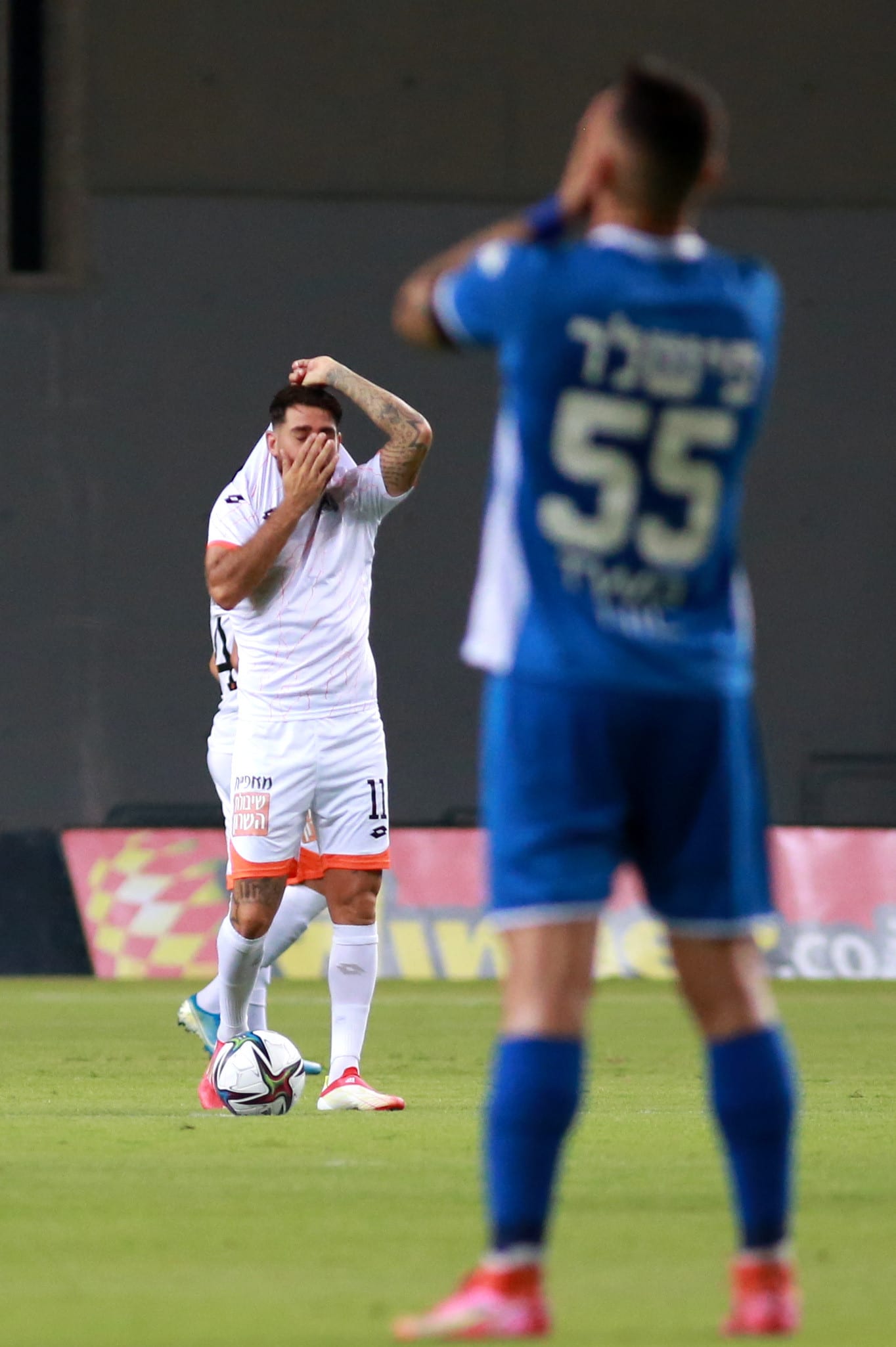 אלירן עטר שחקן בני יהודה מתפלל