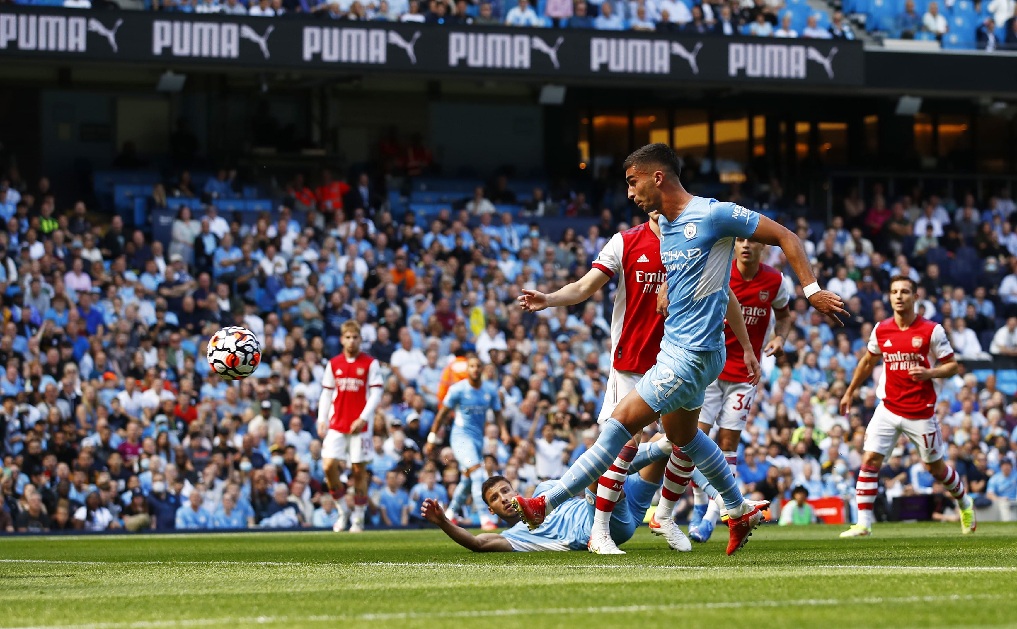 פראן טורס שחקן מנצ'סטר סיטי כובש לרשת ארסנל