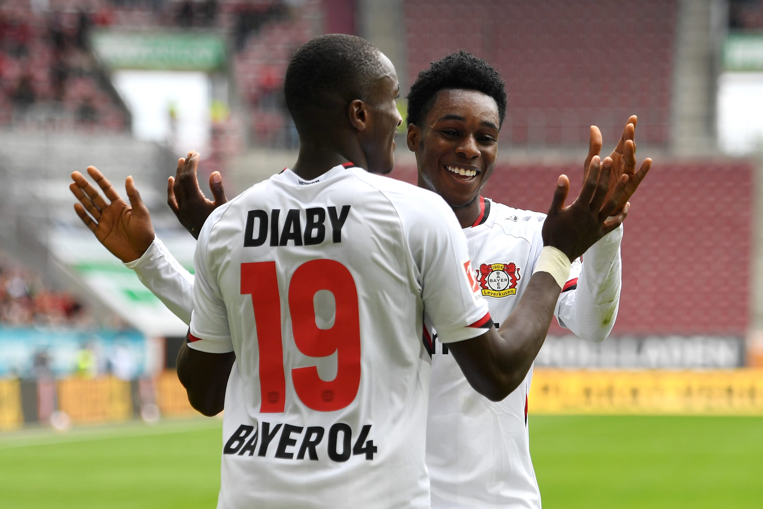 ג'רמי פרימפונג שחקן באייר לברקוזן עם מוסא דיאבי