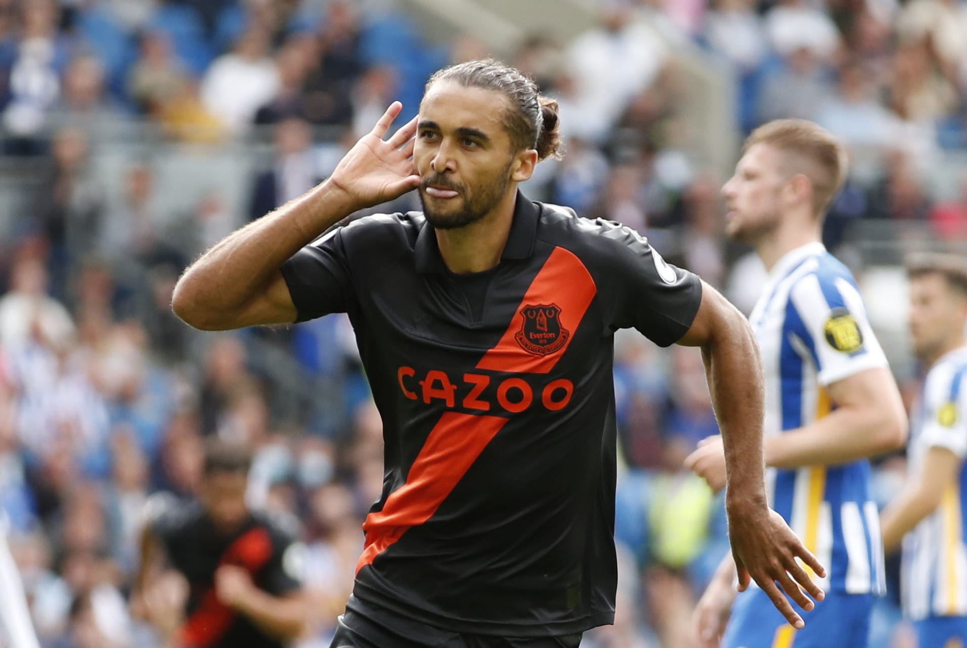 שחקן אברטון דומיניק קלברט-לואין חוגג