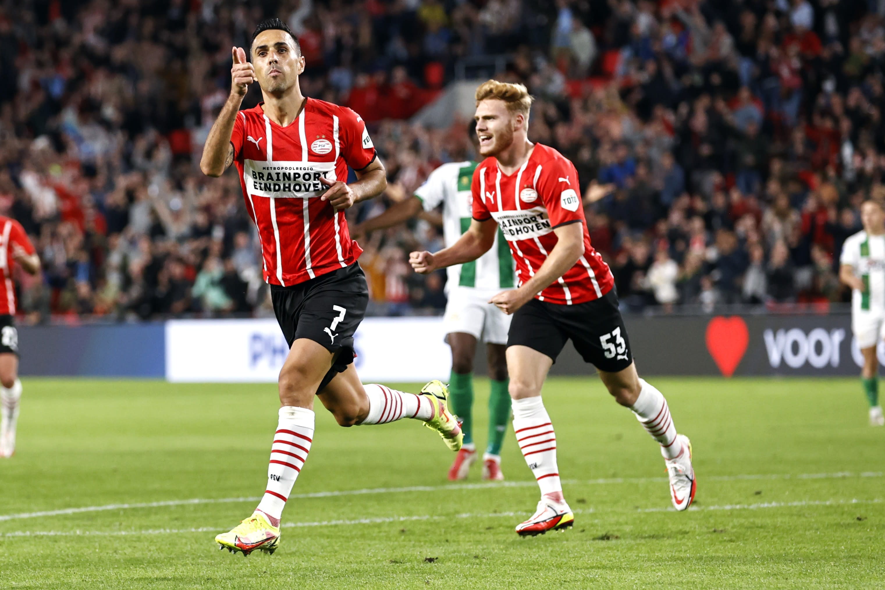 ערן זהבי שחקן פ.ס.וו איינדהובן חוגג שער