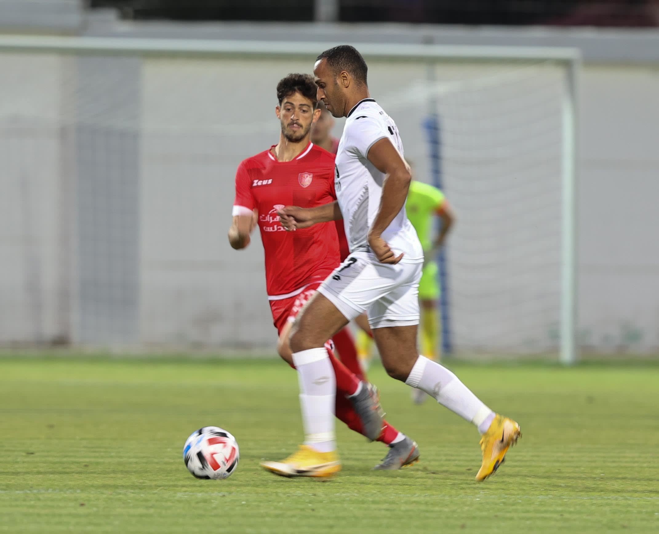 מהראן ראדי שחקן מ.ס. כפר קאסם מול אילון אלימלך שחקן הפועל אום אל פאחם