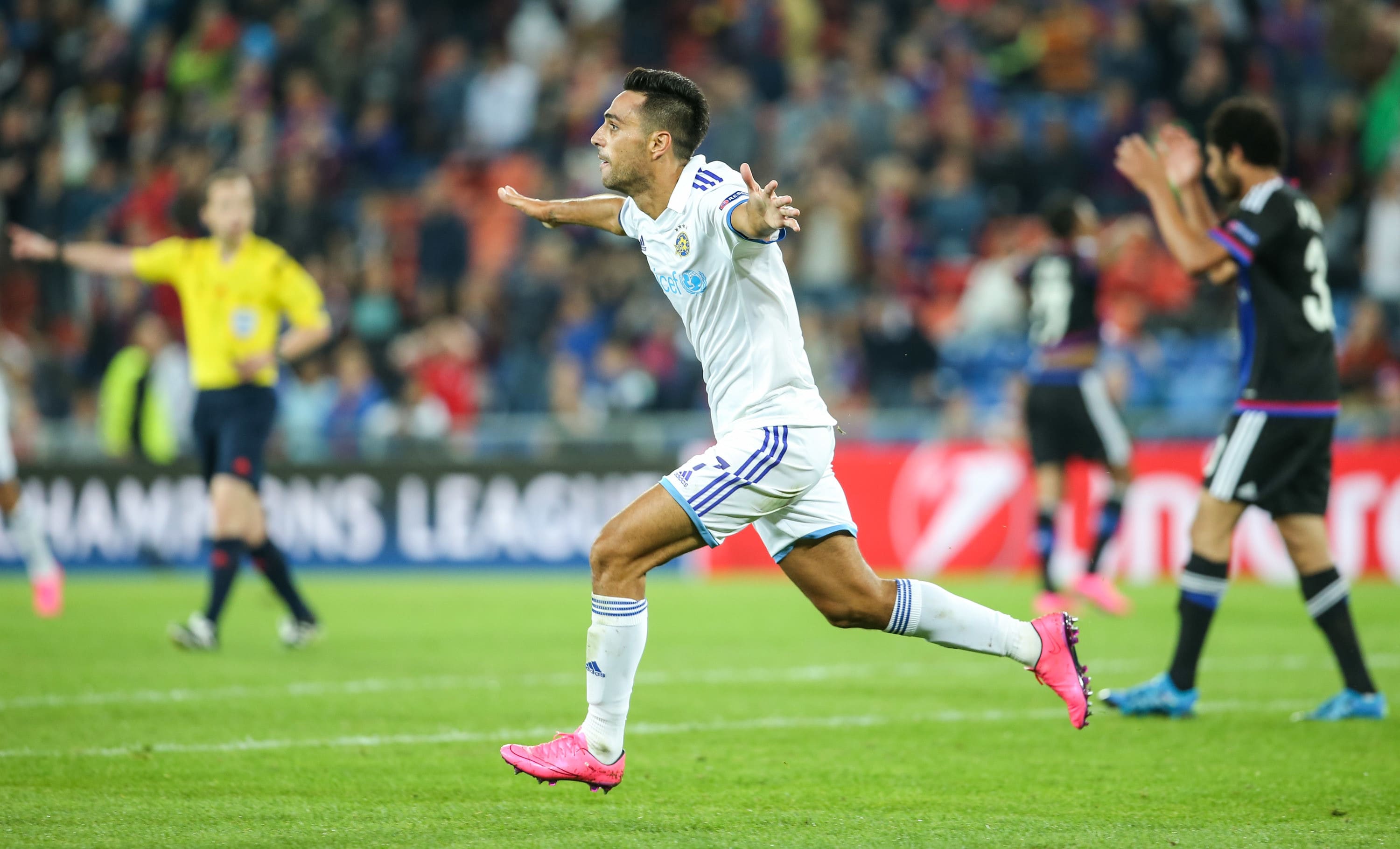 ערן זהבי שחקן מכבי תל אביב חוגג שער בשווייץ נגד באזל