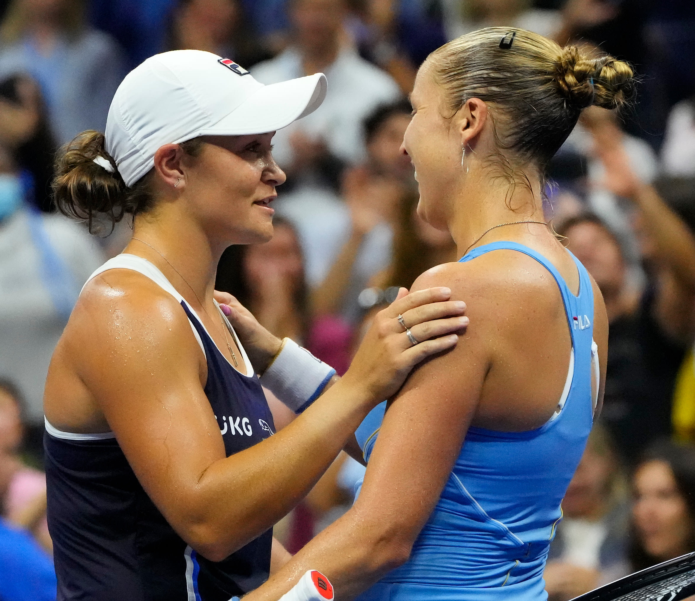 הטניסאית האמריקאית שלבי רוג'רס עם הטניסאית האוסטרלית אשלי בארטי