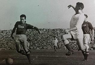 שחקן נבחרת ישראל יצחק שניאור