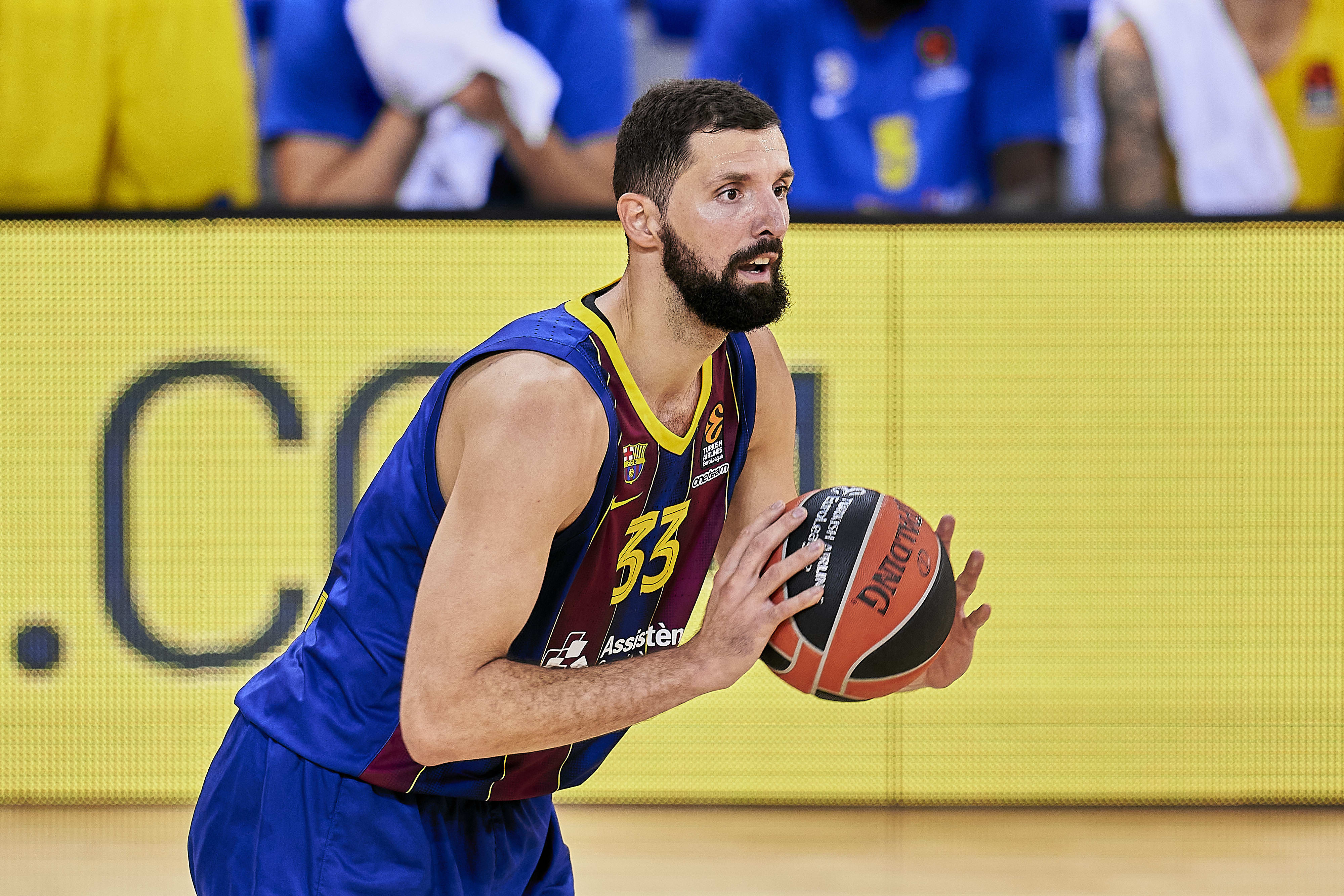 ניקולה מירוטיץ' שחקן ברצלונה