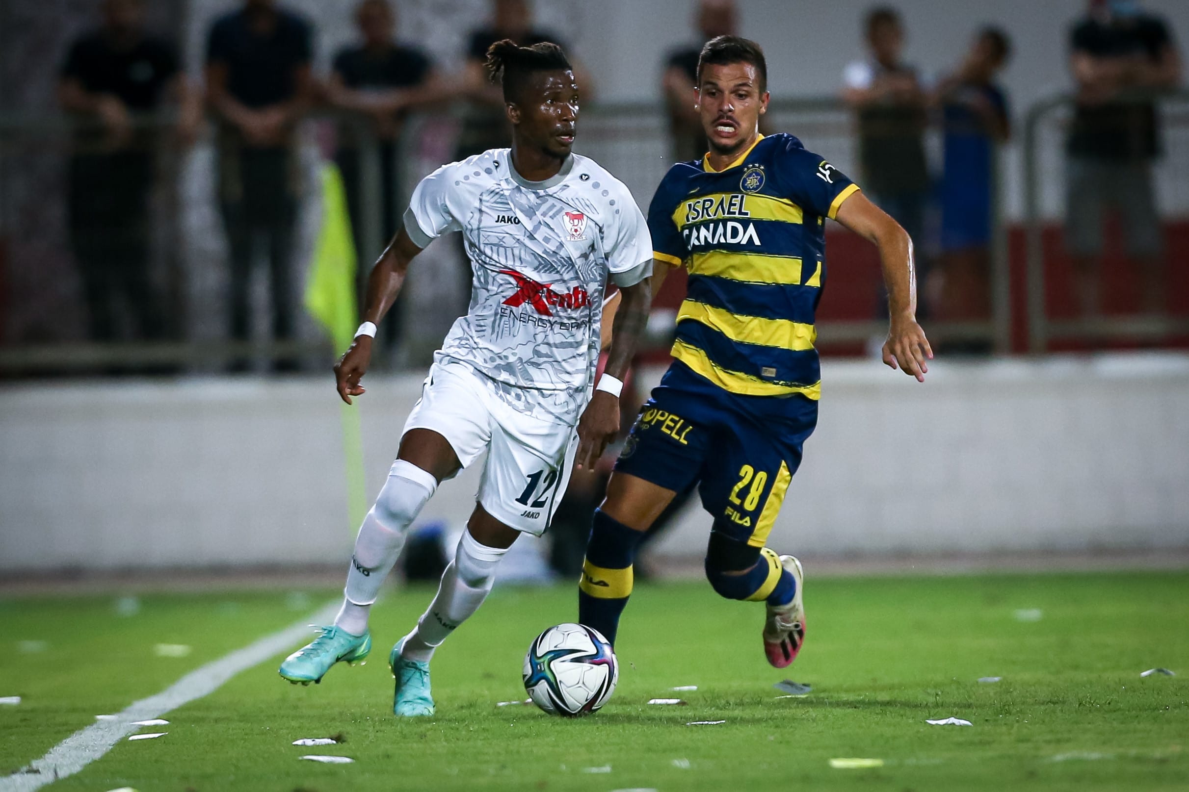 איברהימה קונטה שחקן בני סכנין מול אנדרה ז'ראלדש שחקן מכבי תל אביב