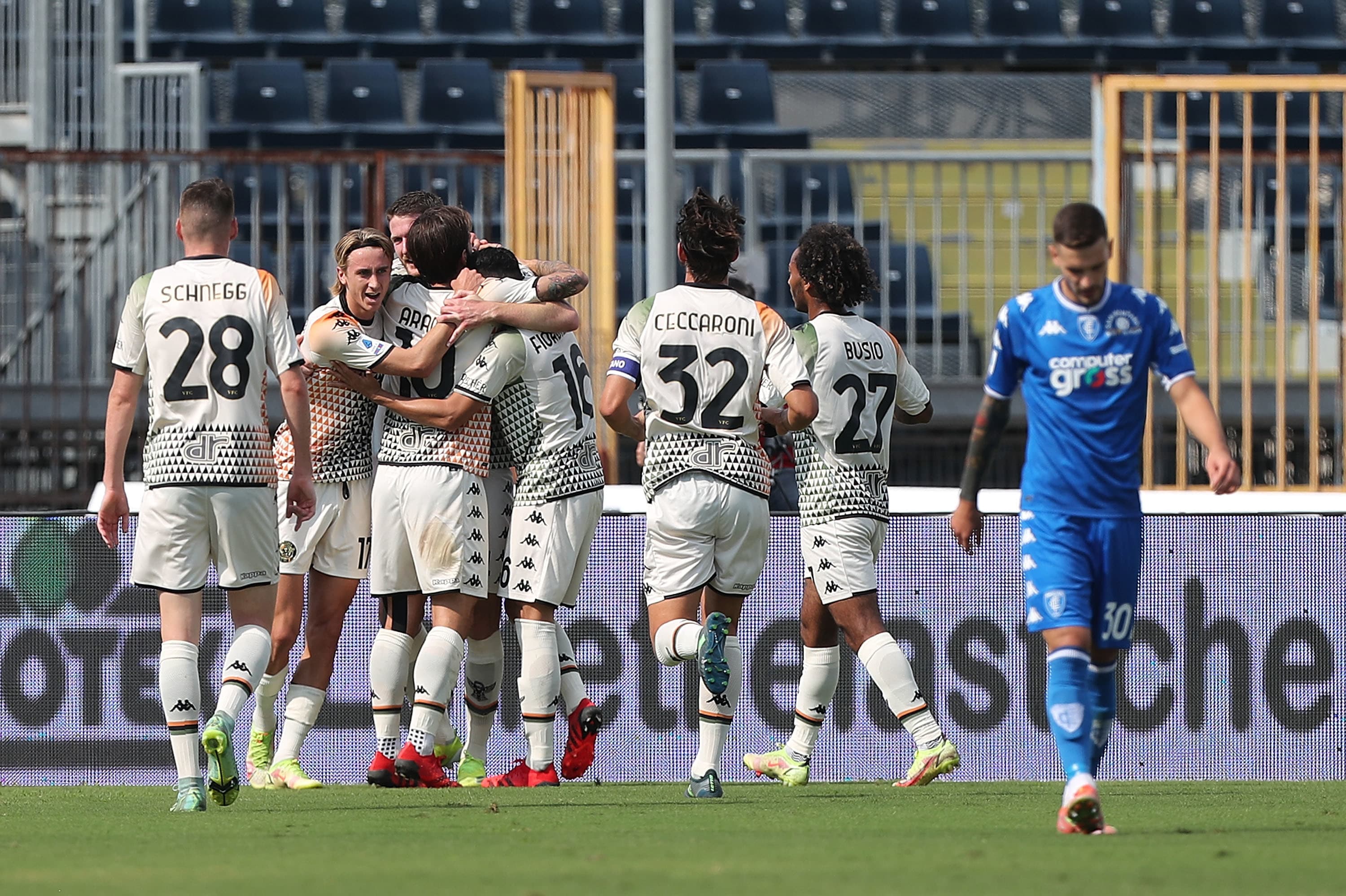 שחקני ונציה חוגגים עם תומא הנרי