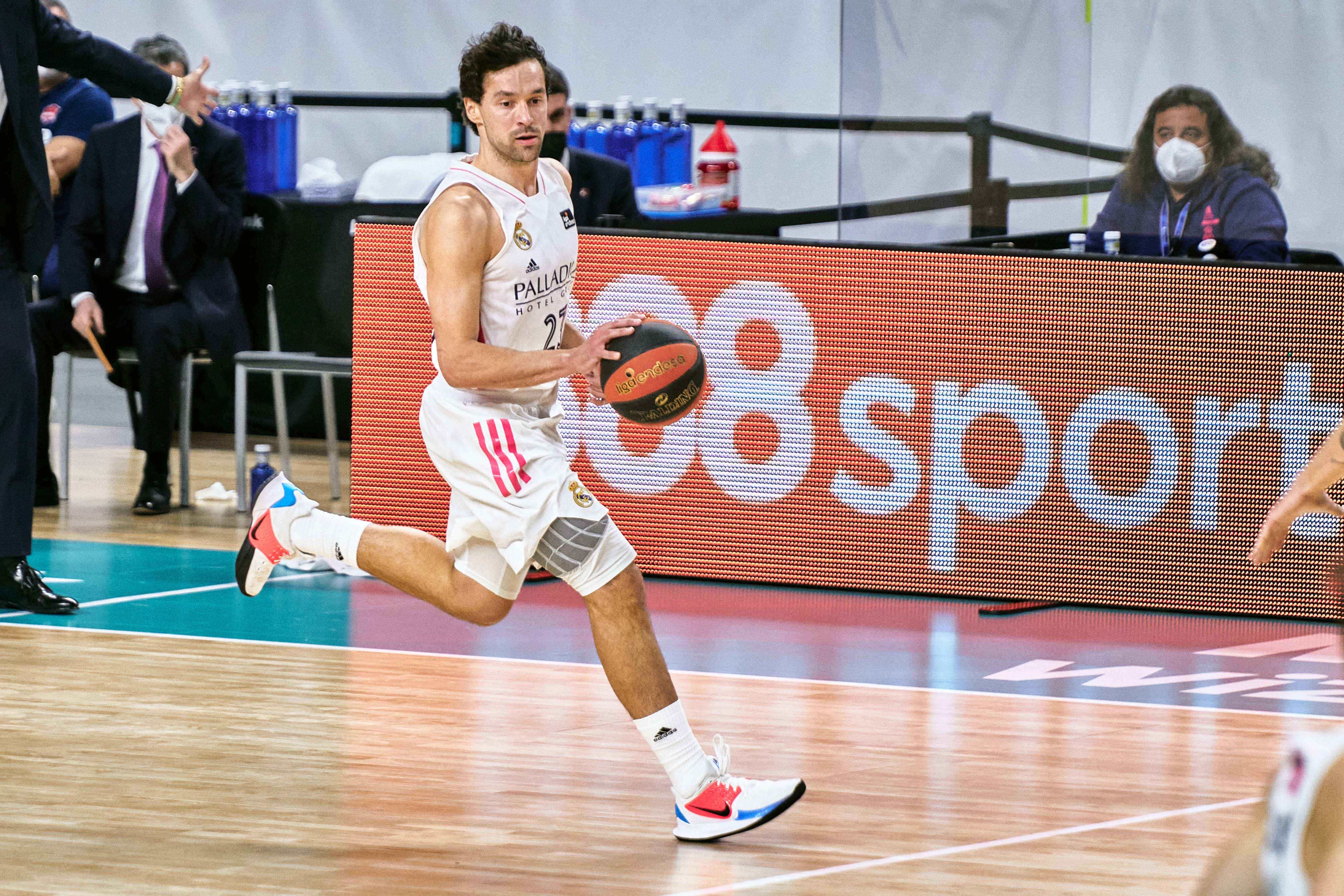 שחקן ריאל מדריד בכדורסל סרחיו יוי