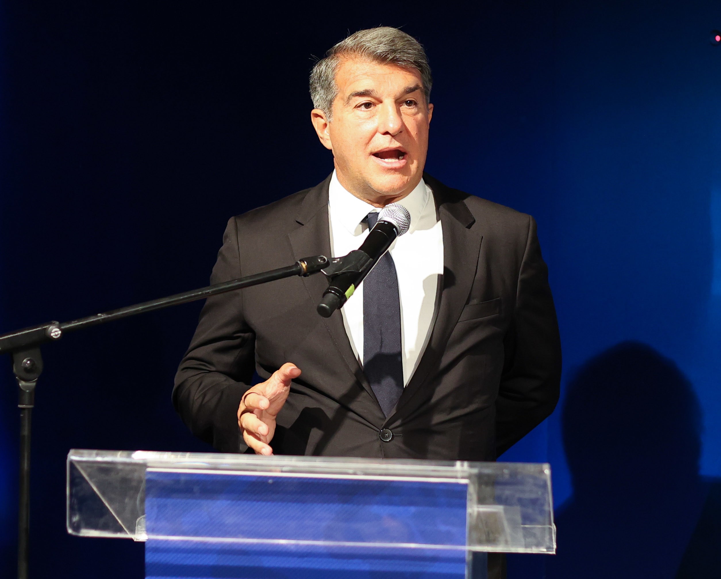 ז'ואן לאפורטה נשיא ברצלונה בתערוכת ברצלונה