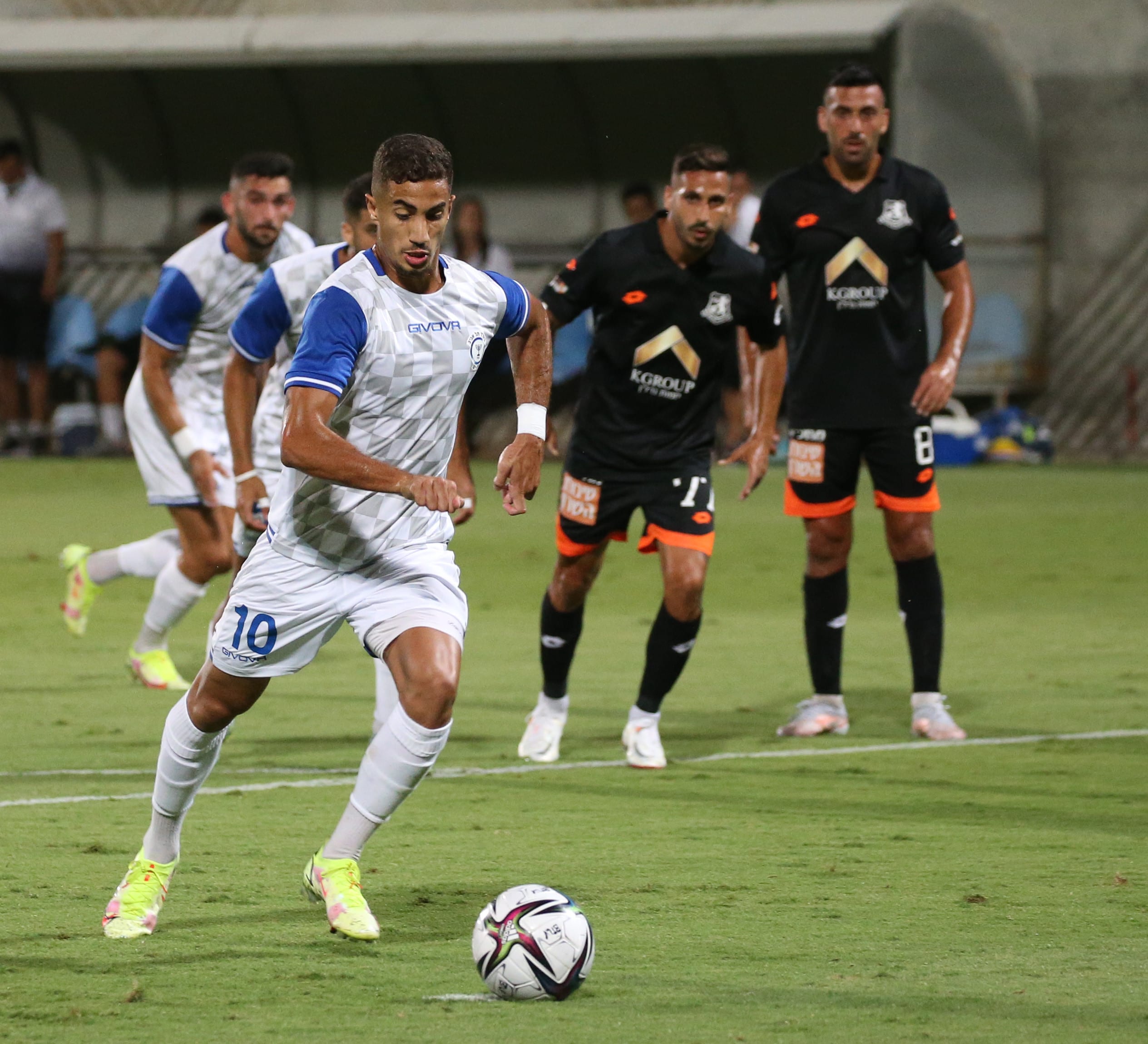 אסף הרשקו שחקן בית"ר תל אביב בת ים בועט פנדל