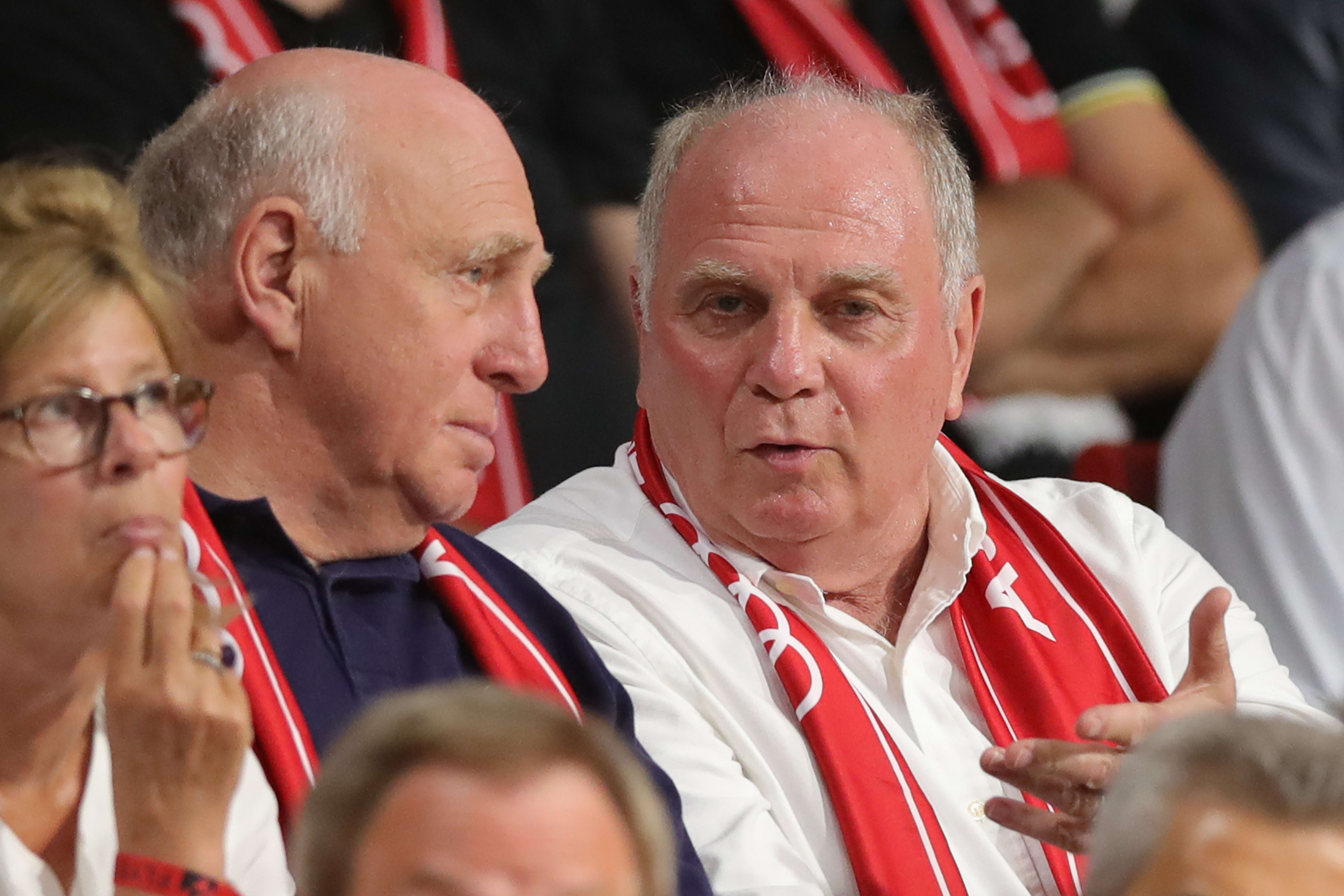 אולי הנס (ימין) עם דיטר הנס