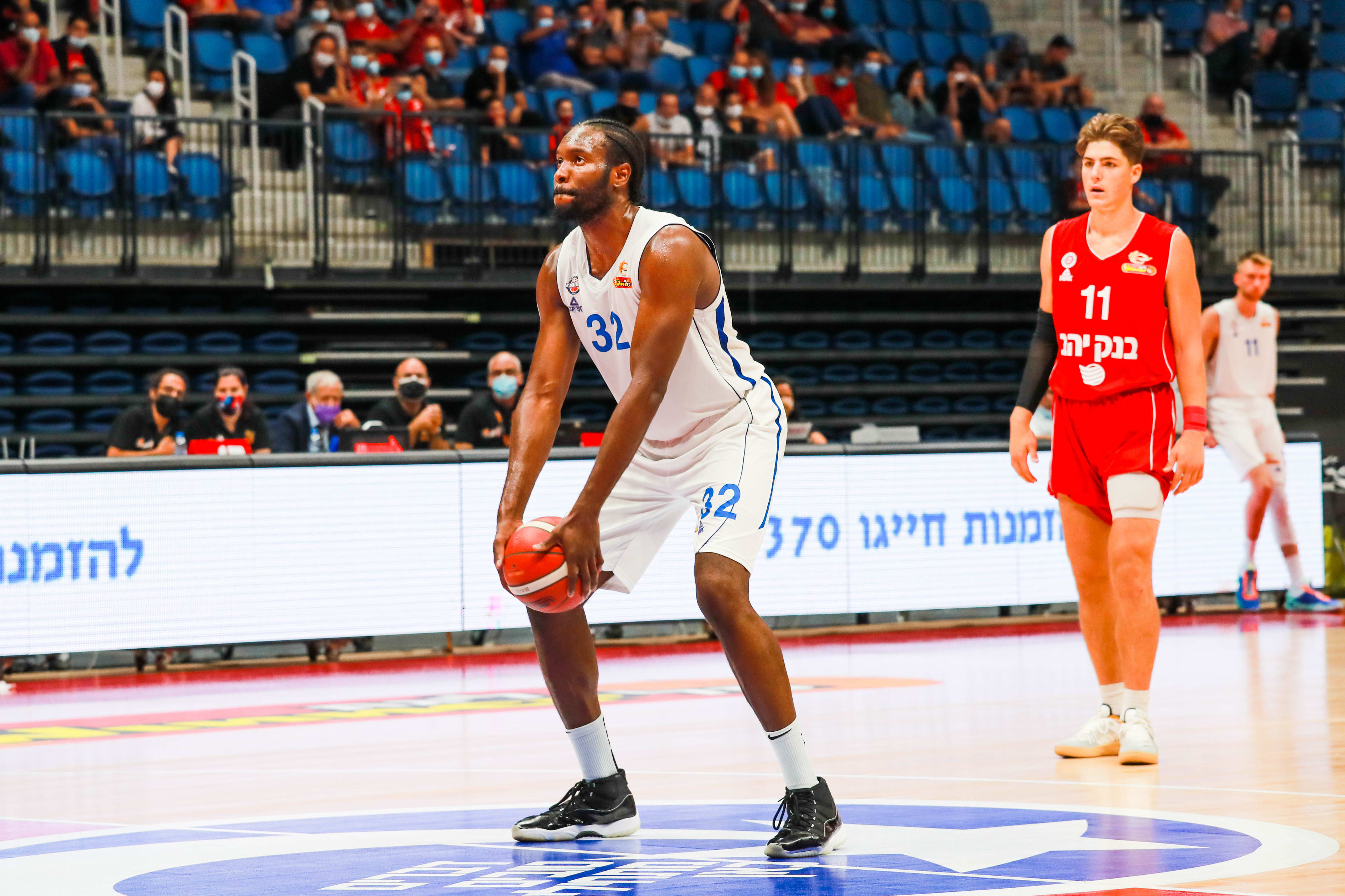 צ'ינאנו אונואקו, בני הרצליה, זורק זריקת סבתא