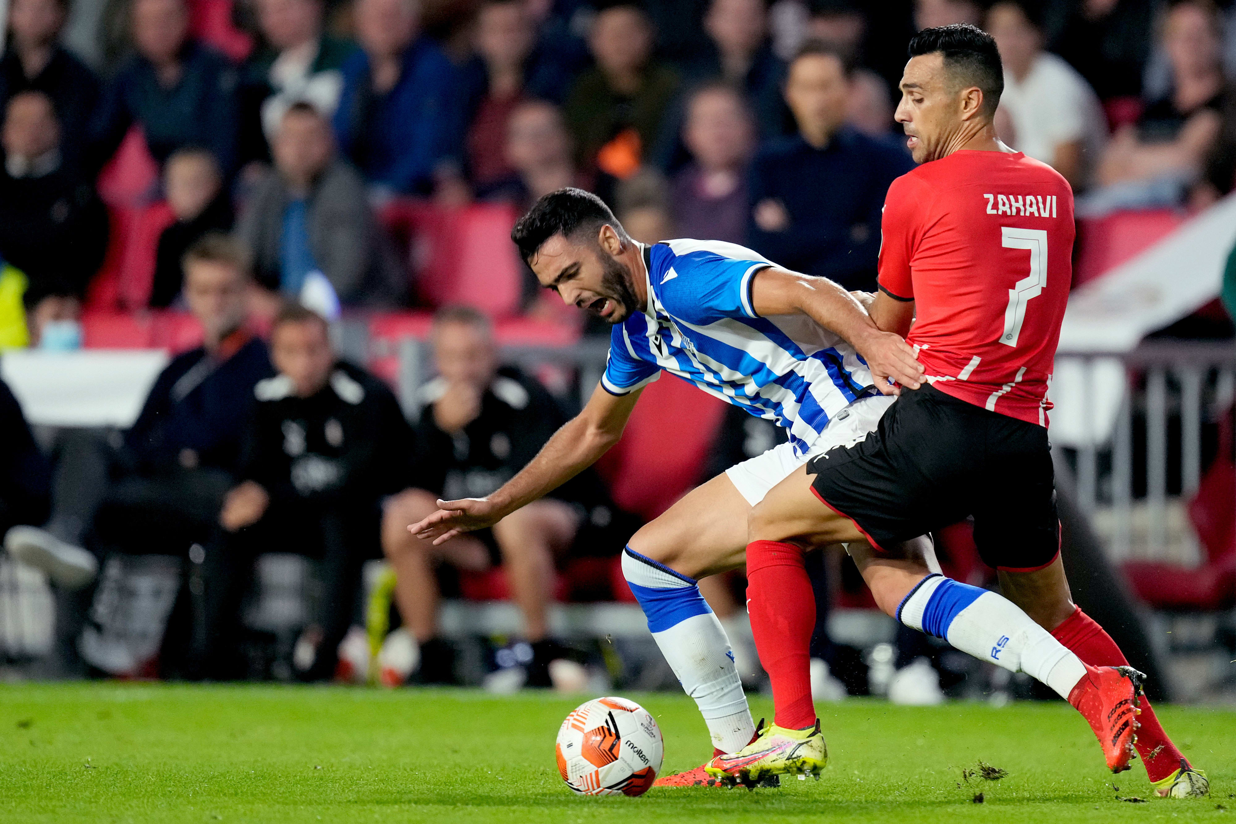 שחקן ריאל סוסיאדד, מיקל מרינו מול שחקן פ.ס.וו איינדהובן, ערן זהבי