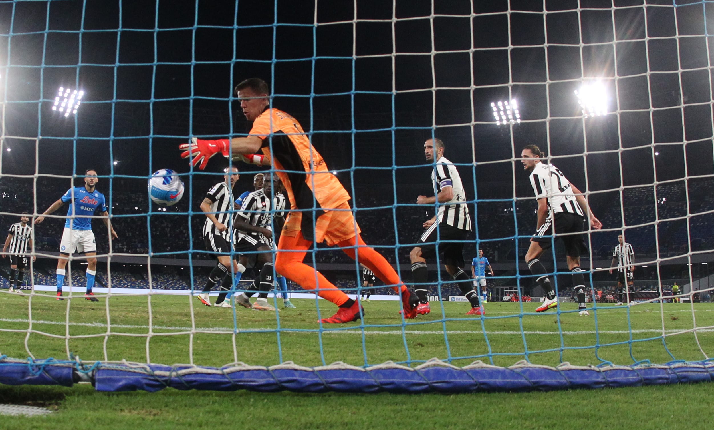 וויצ'ך שצ'סני שוער יובנטוס טועה מול נאפולי