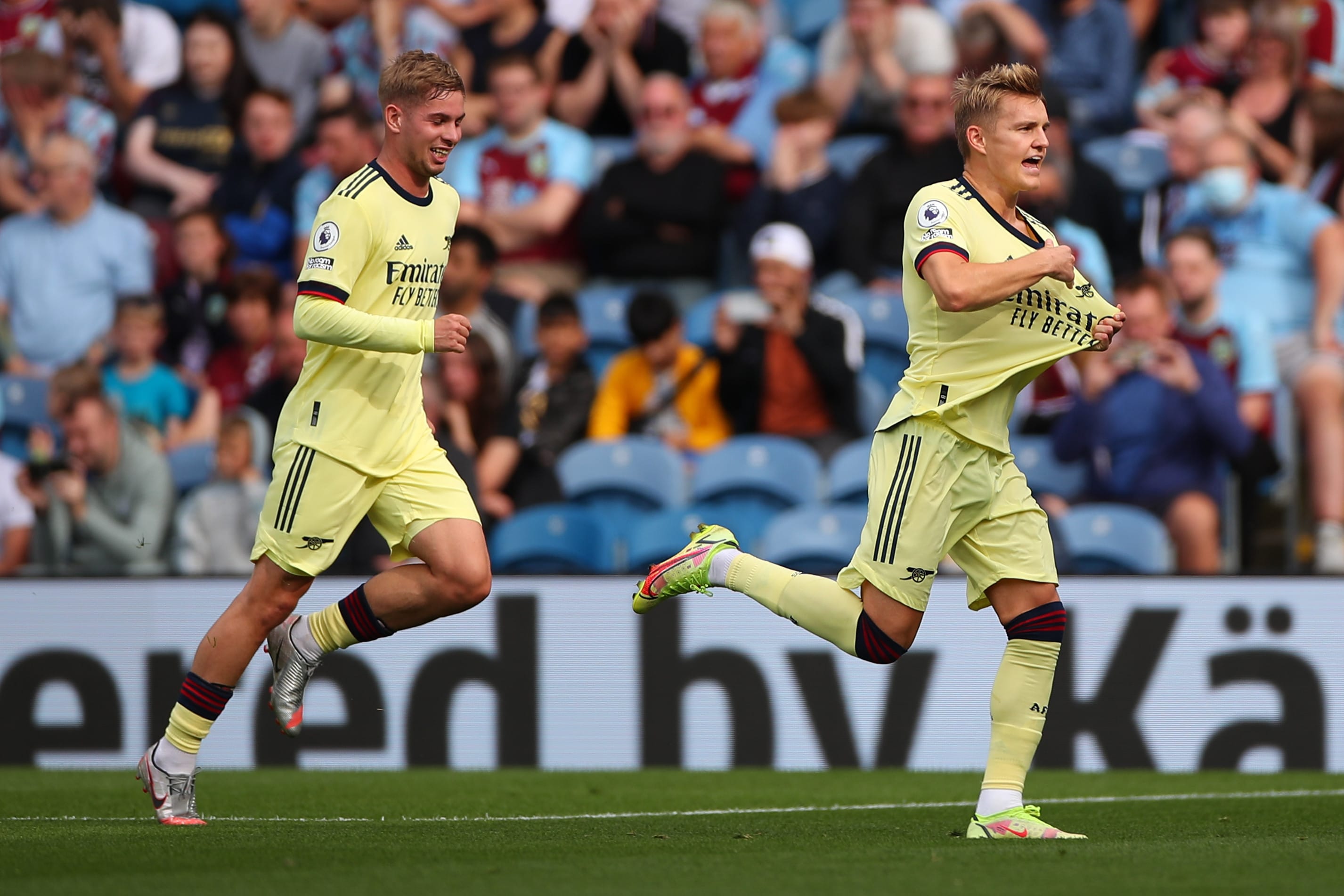 מרטין אודגור שחקן ארסנל חוגג שער