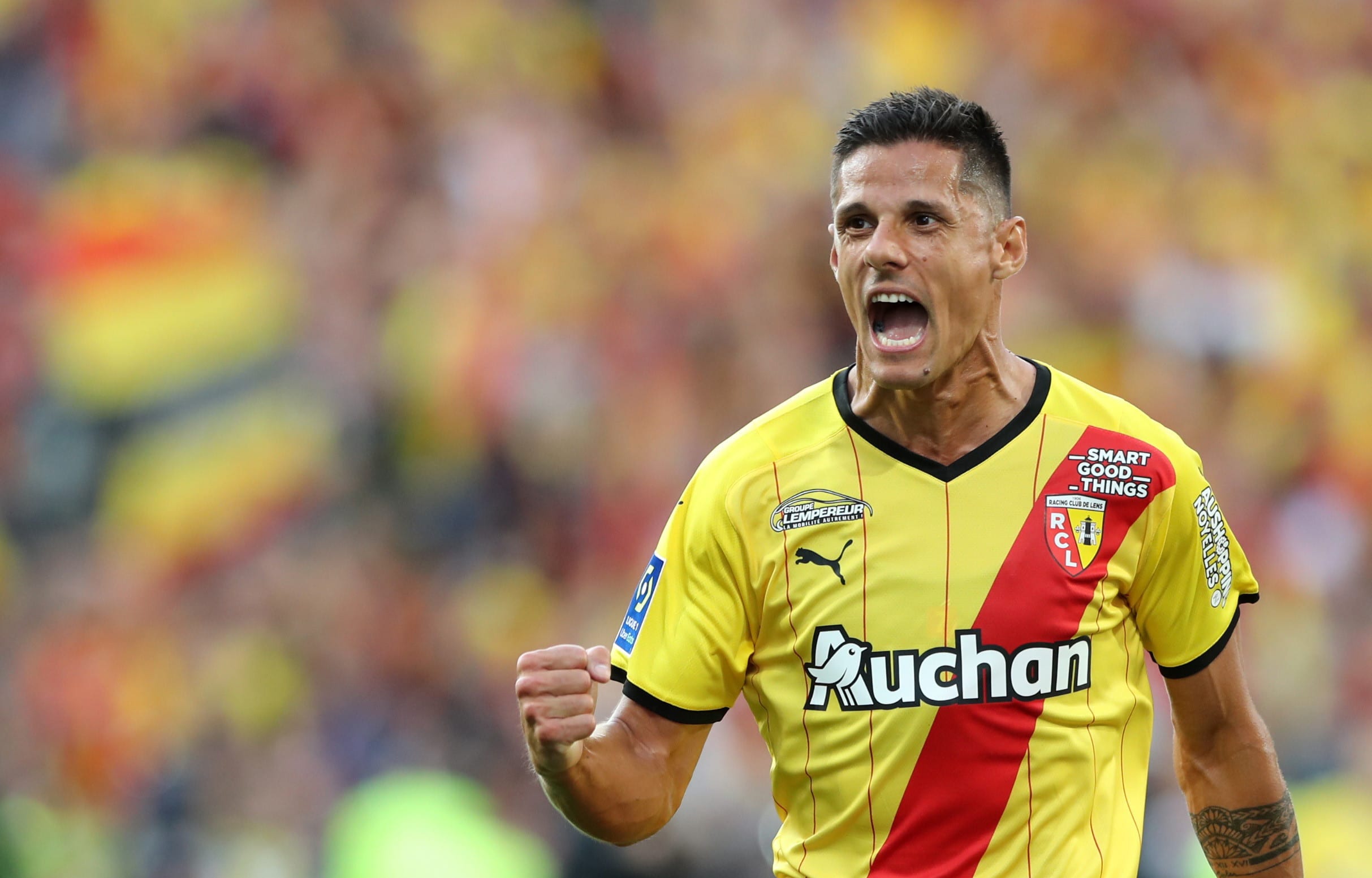 פלוריאן סוטוקה שחקן לאנס חוגג מול ליל