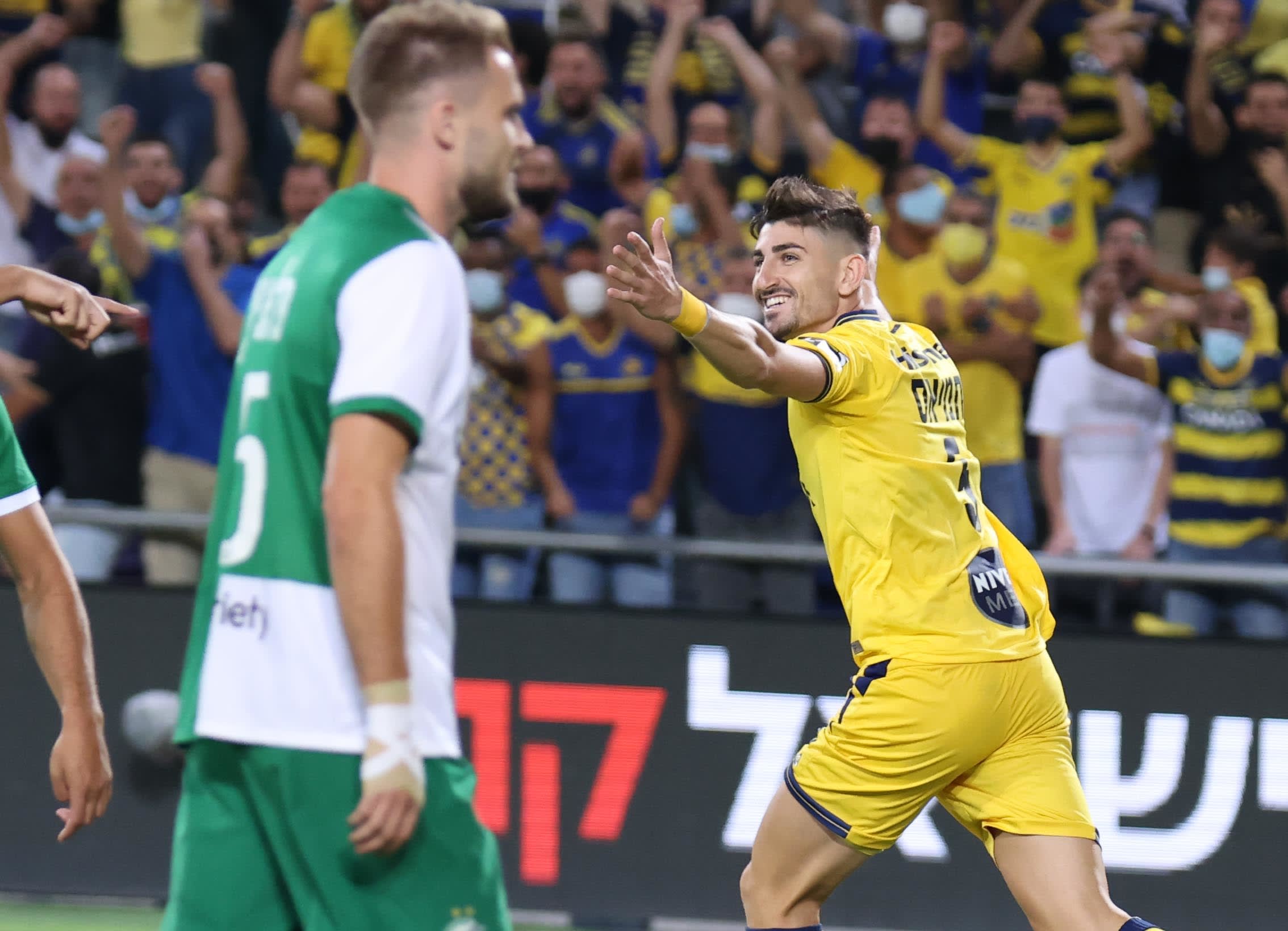 עידן נחמיאס שחקן מכבי תל אביב חוגג שער