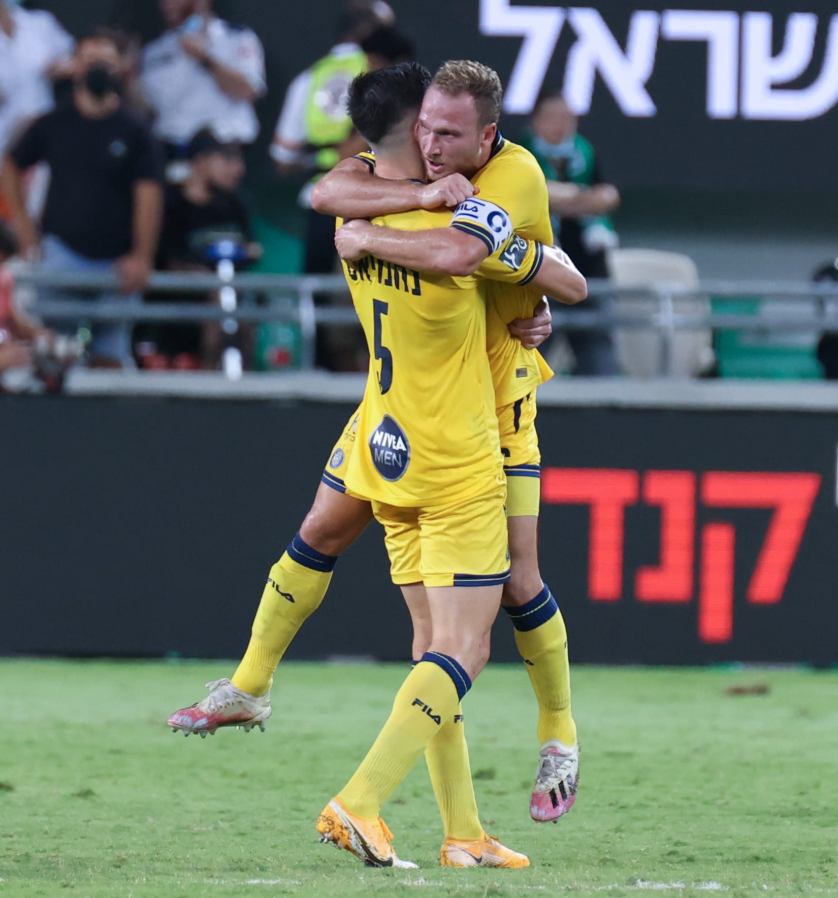 שחקני מכבי תל אביב, דן גלזר, עידן נחמיאס