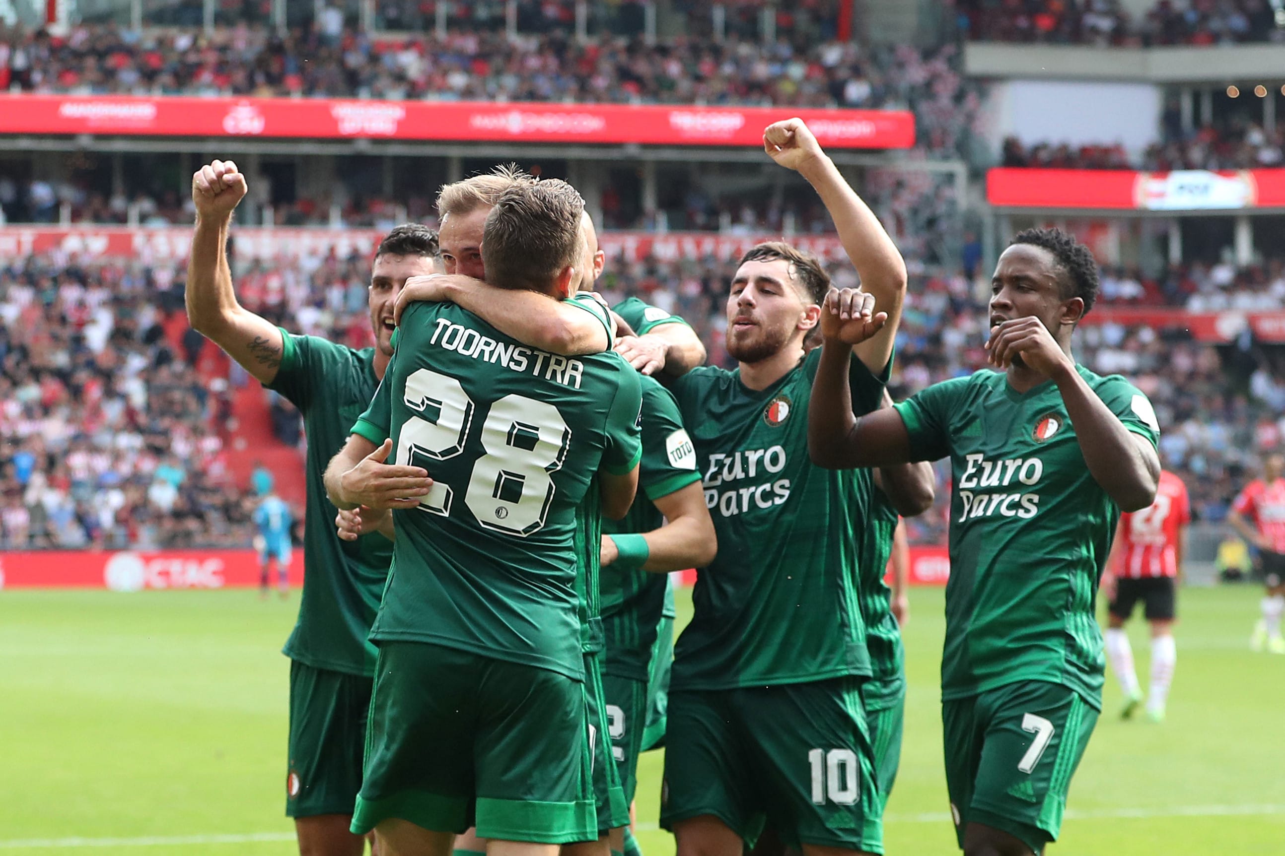 שחקני פיינורד חוגגים