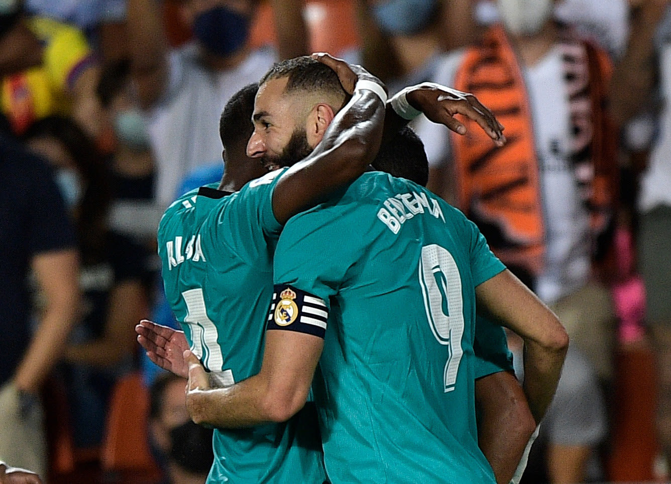 קארים בנזמה ריאל מדריד עם ויניסיוס חוגג