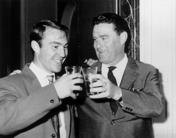 מאמן מילאן נראו רוקו עם חלוץ הרכש ג'ימי גריבס