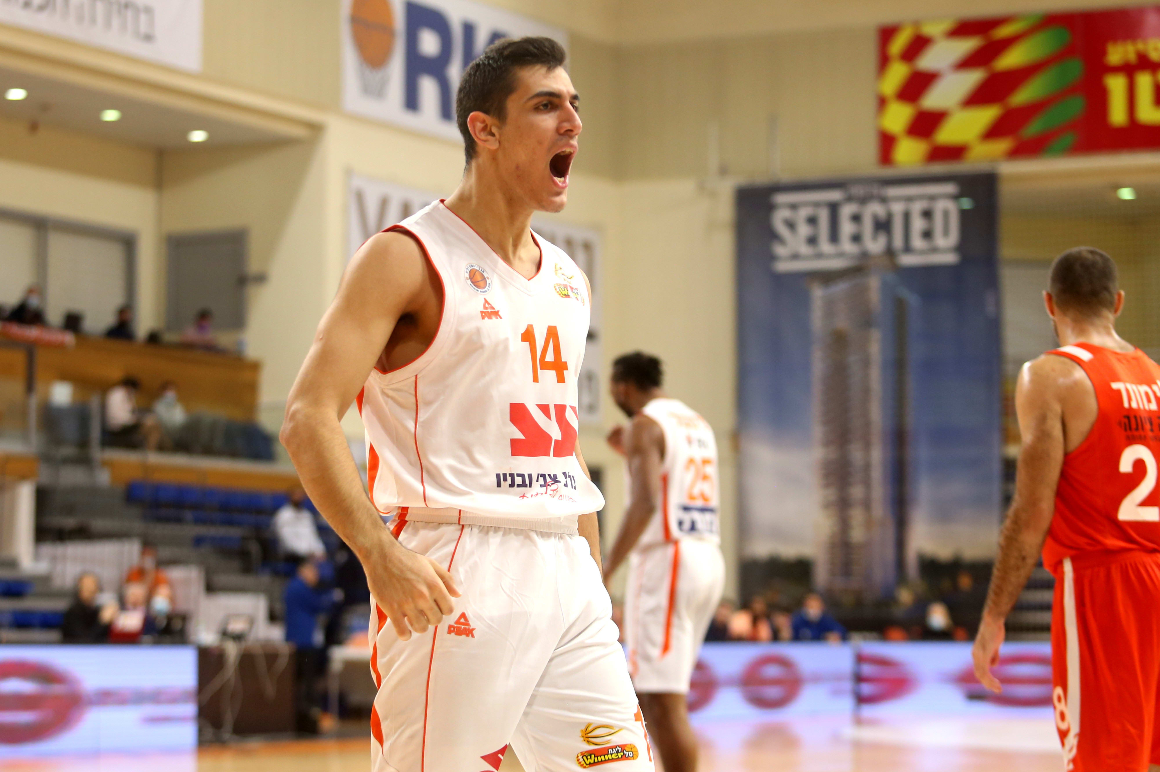 שחקן מכבי ראשון לציון נועם דוברת