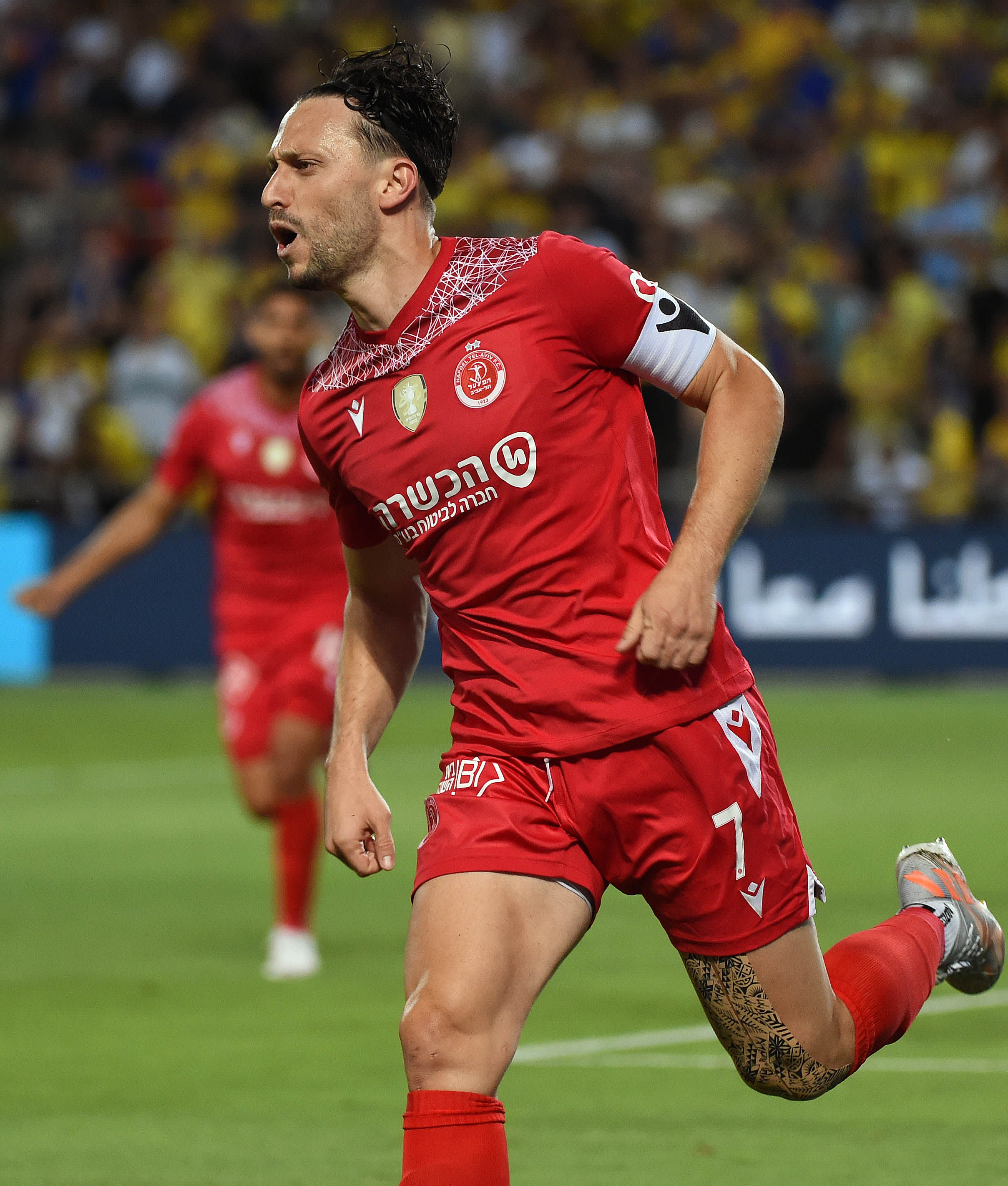 עומרי אלטמן שחקן הפועל תל אביב חוגג שער