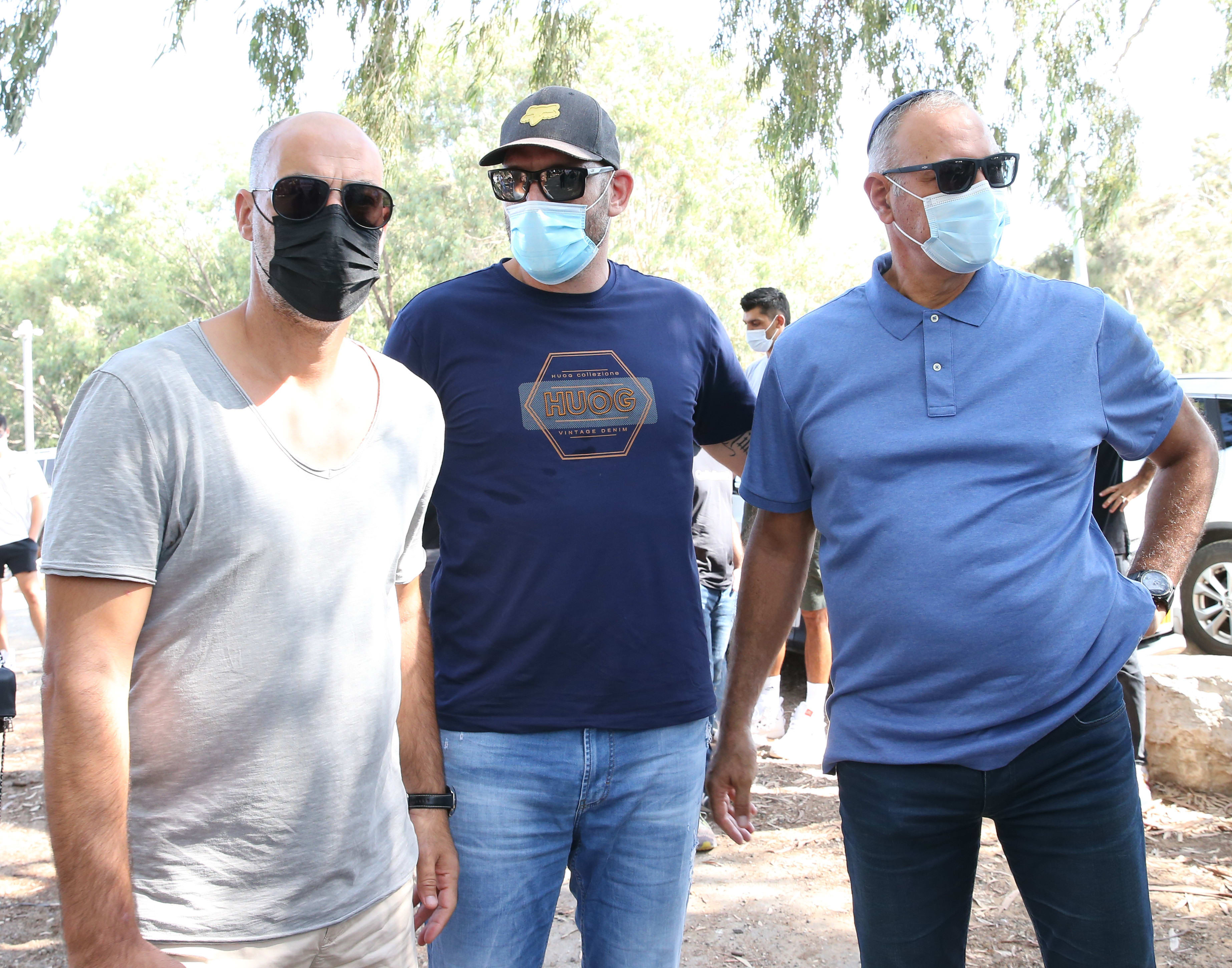 מאיר טפירו מנהל מקצועי של עירוני נס ציונה עם עידו קוז'יקרו, שמעון אמסלם