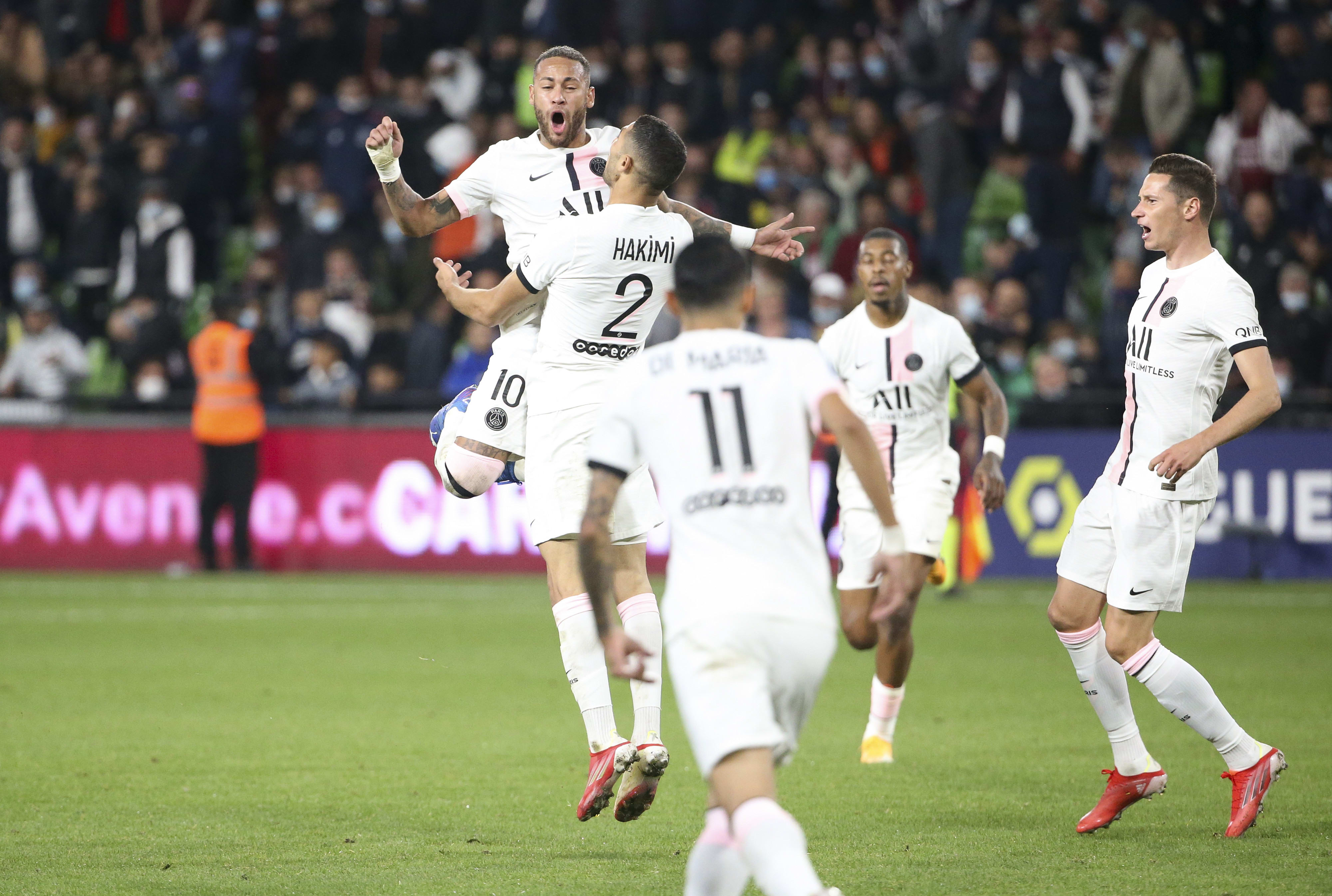 ניימאר ואשרף חכימי חוגגים