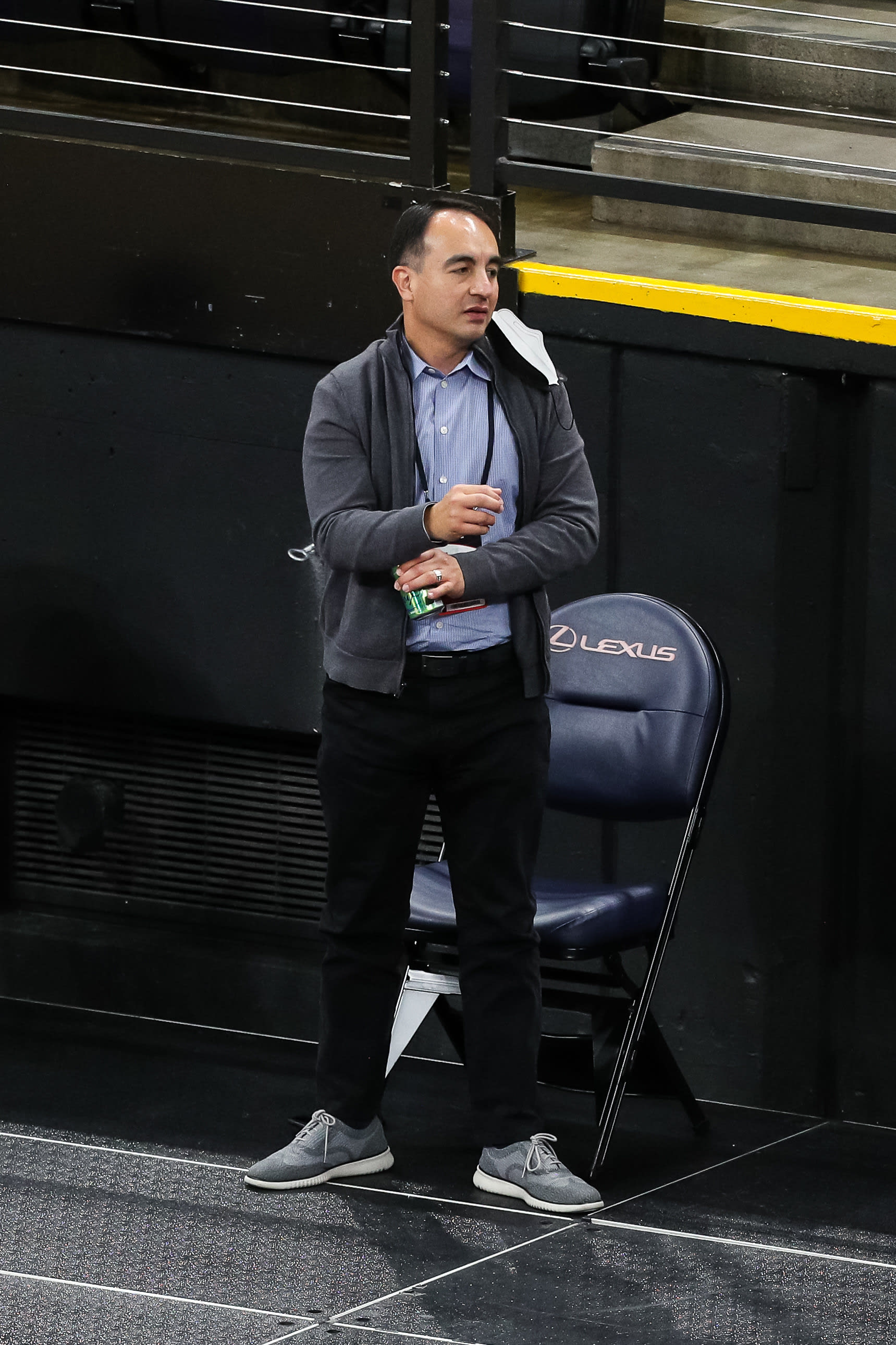 נשיא מינסוטה טימברוולבס לשעבר גרסון רוסאס