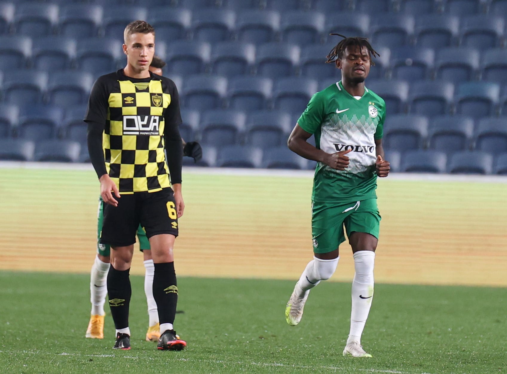 גודסוויי דוניו שחקן מכבי חיפה מול אביאל זרגרי שחקן בית"ר ירושלים