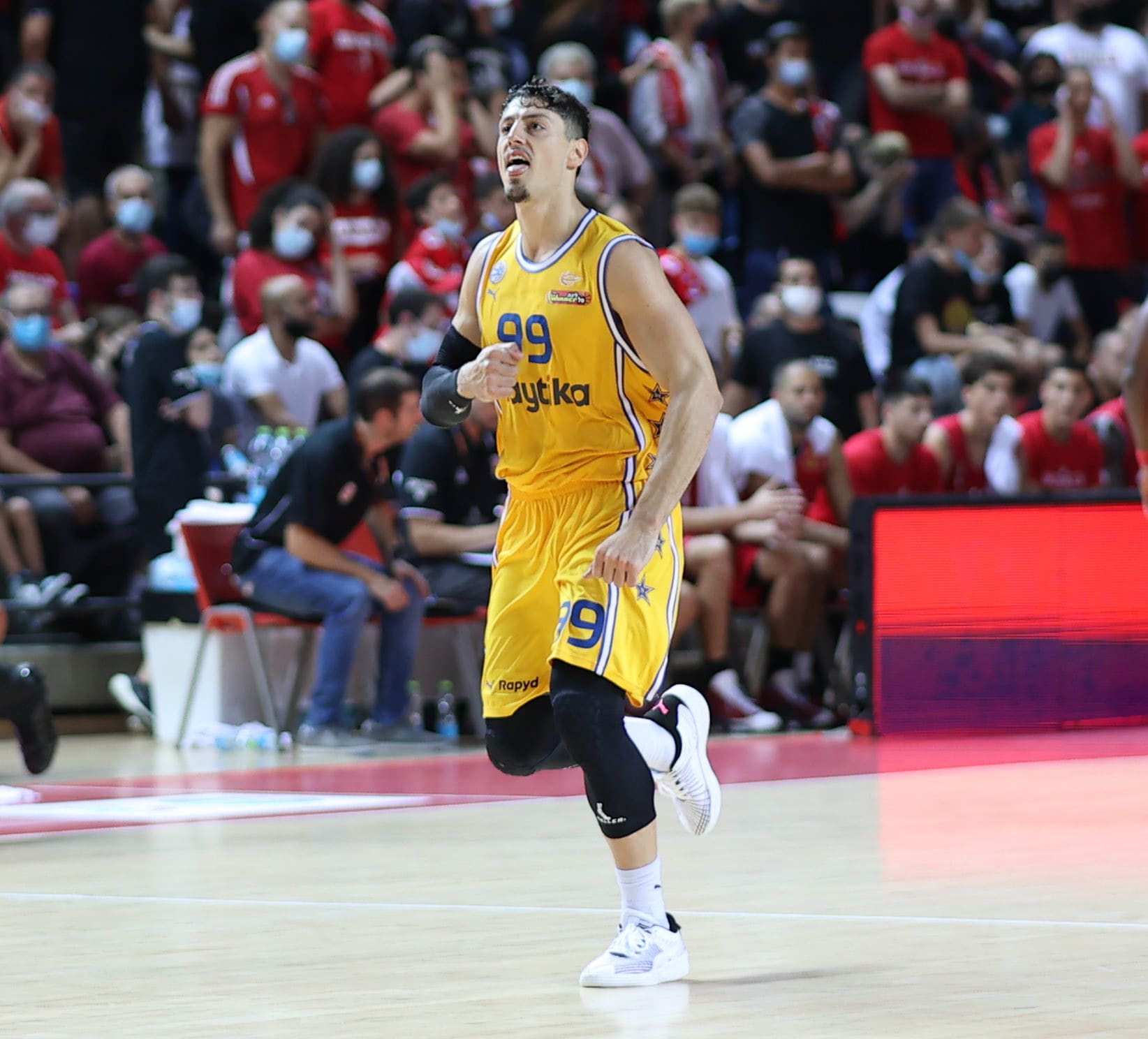 שחקן מכבי תל אביב יפתח זיו