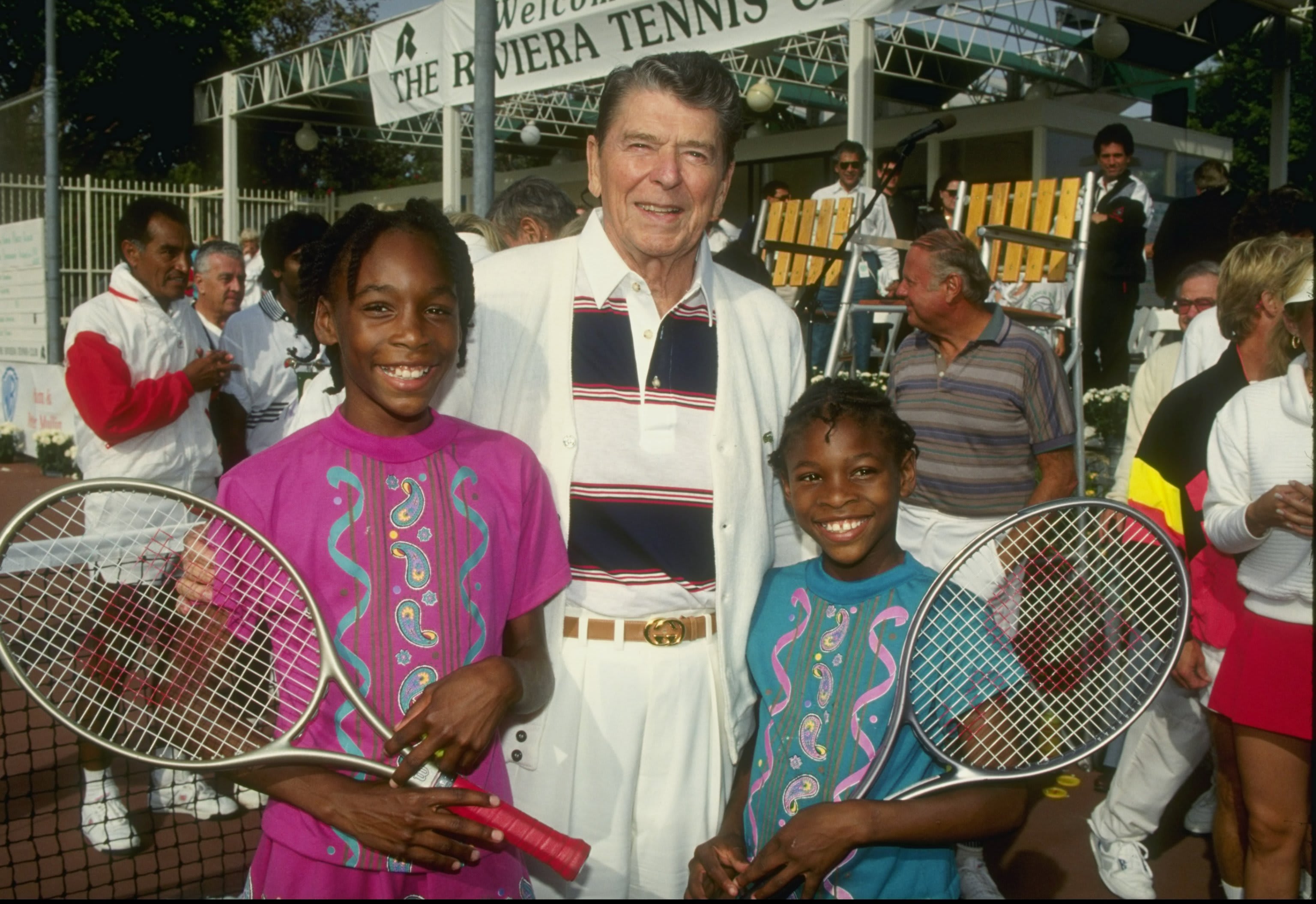 סרינה וויליאמס טניסאית אמריקאית עם אחותה ונוס וויליאמס ונשיא ארצות הברית רונלד רייגן