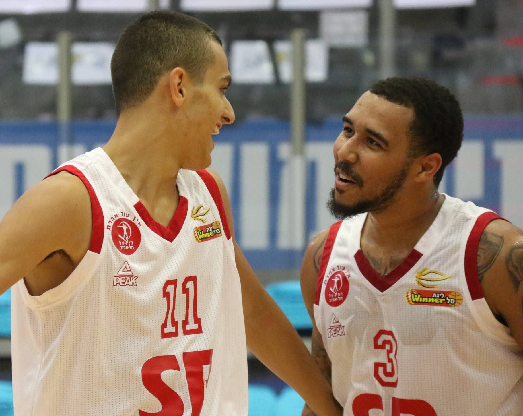 דאלאס מור וים מדר בהפועל תל אביב ב-2018