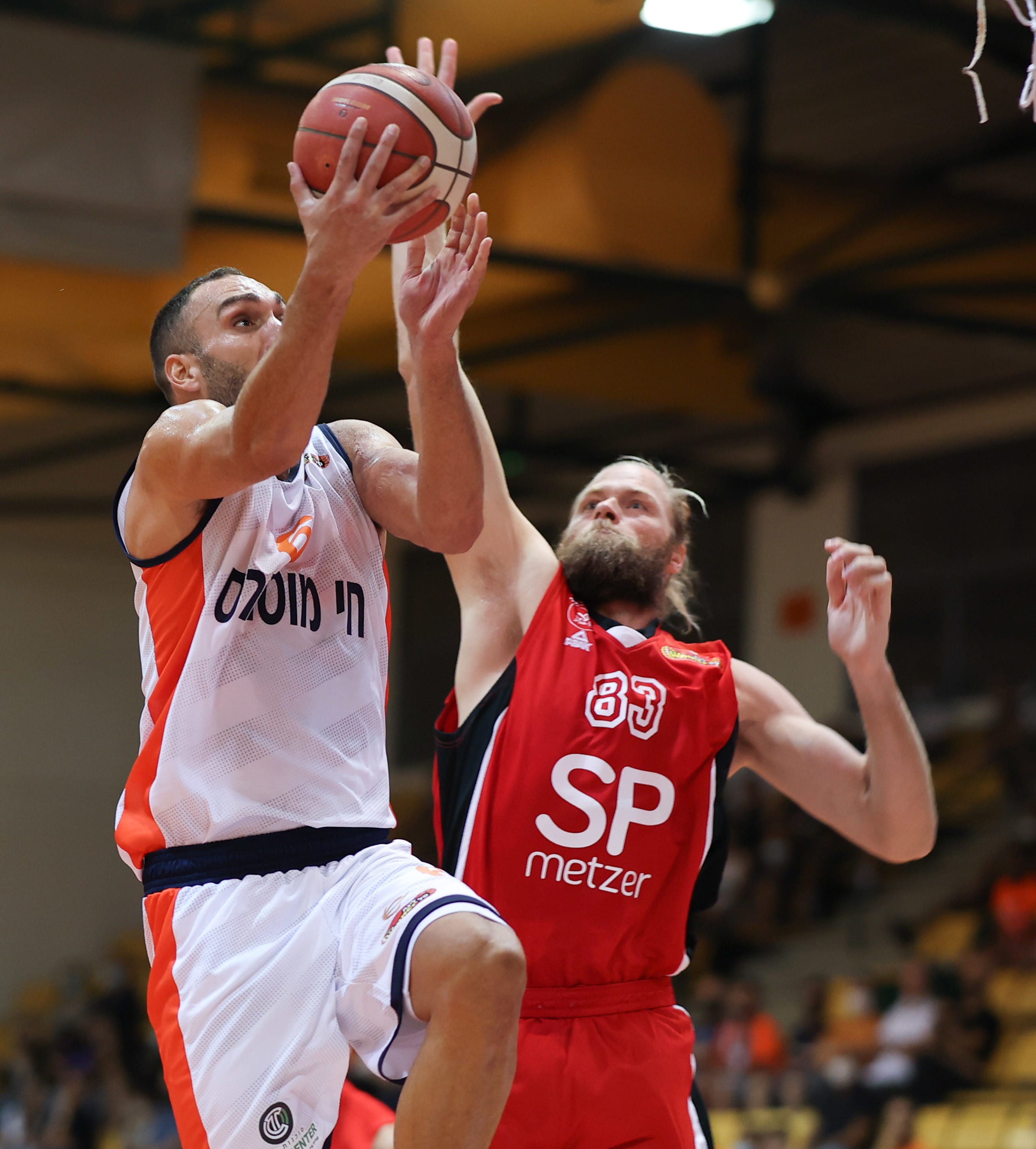 שחקן עירוני נס ציונה טל דן מול שחקן הפועל תל אביב יהונתן שולדבראנד