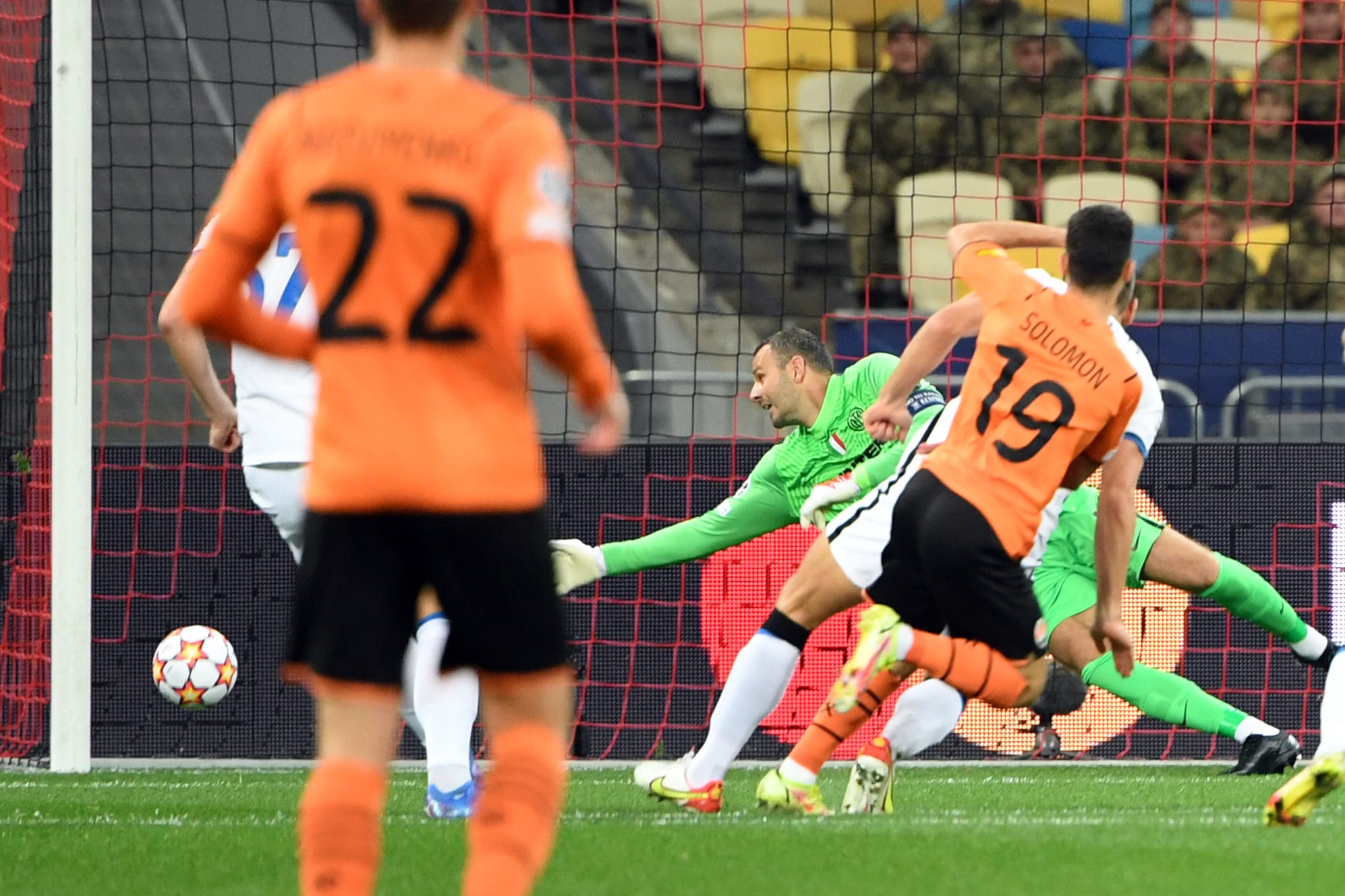 שחקן שחטאר דונייצק מנור סולומון נגד אינטר