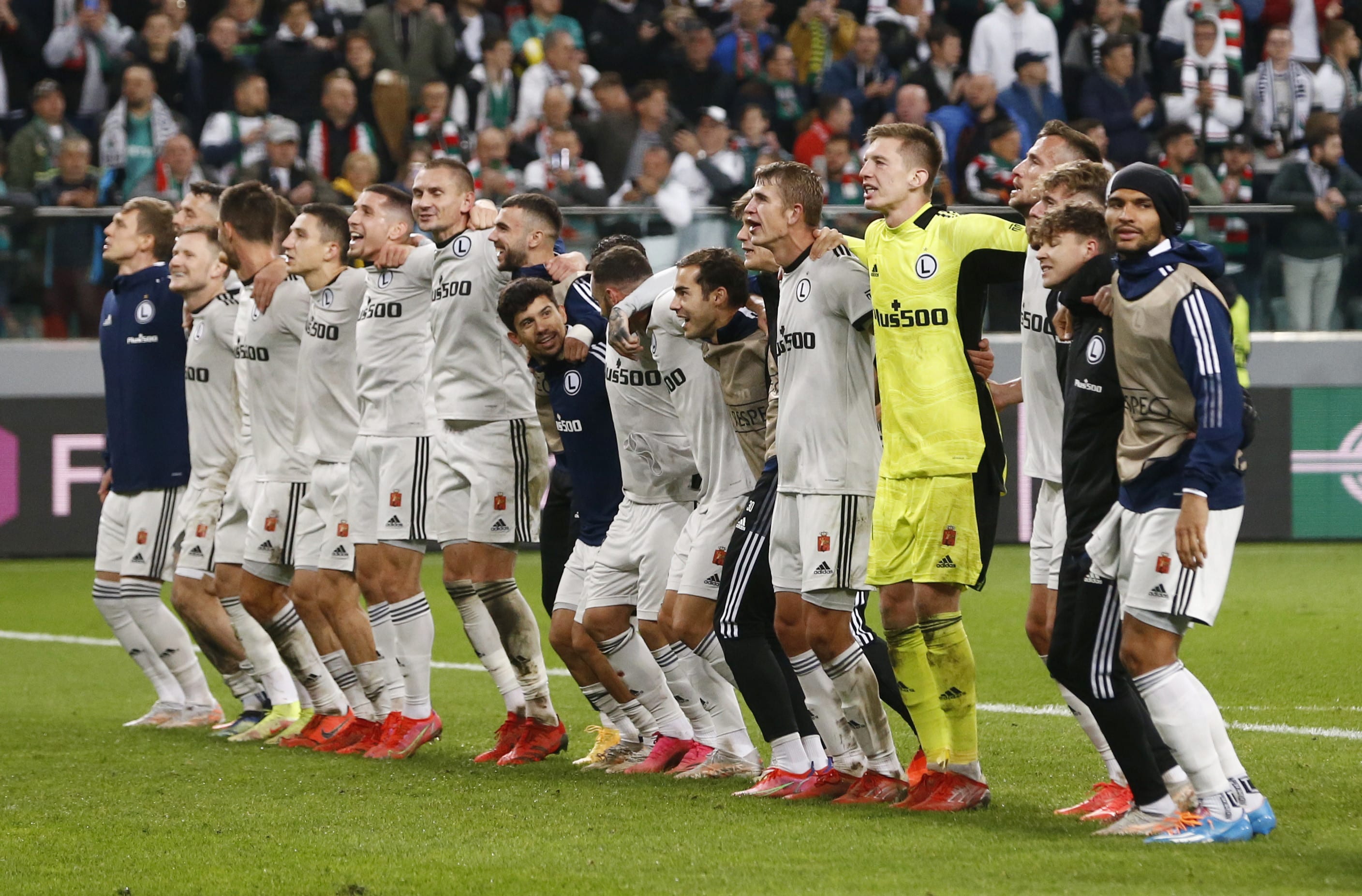 שחקני לגיה ורשה חוגגים